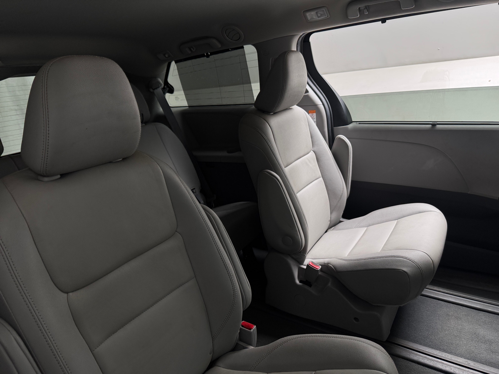 Thumbnail: 2020 Toyota Sienna - 5