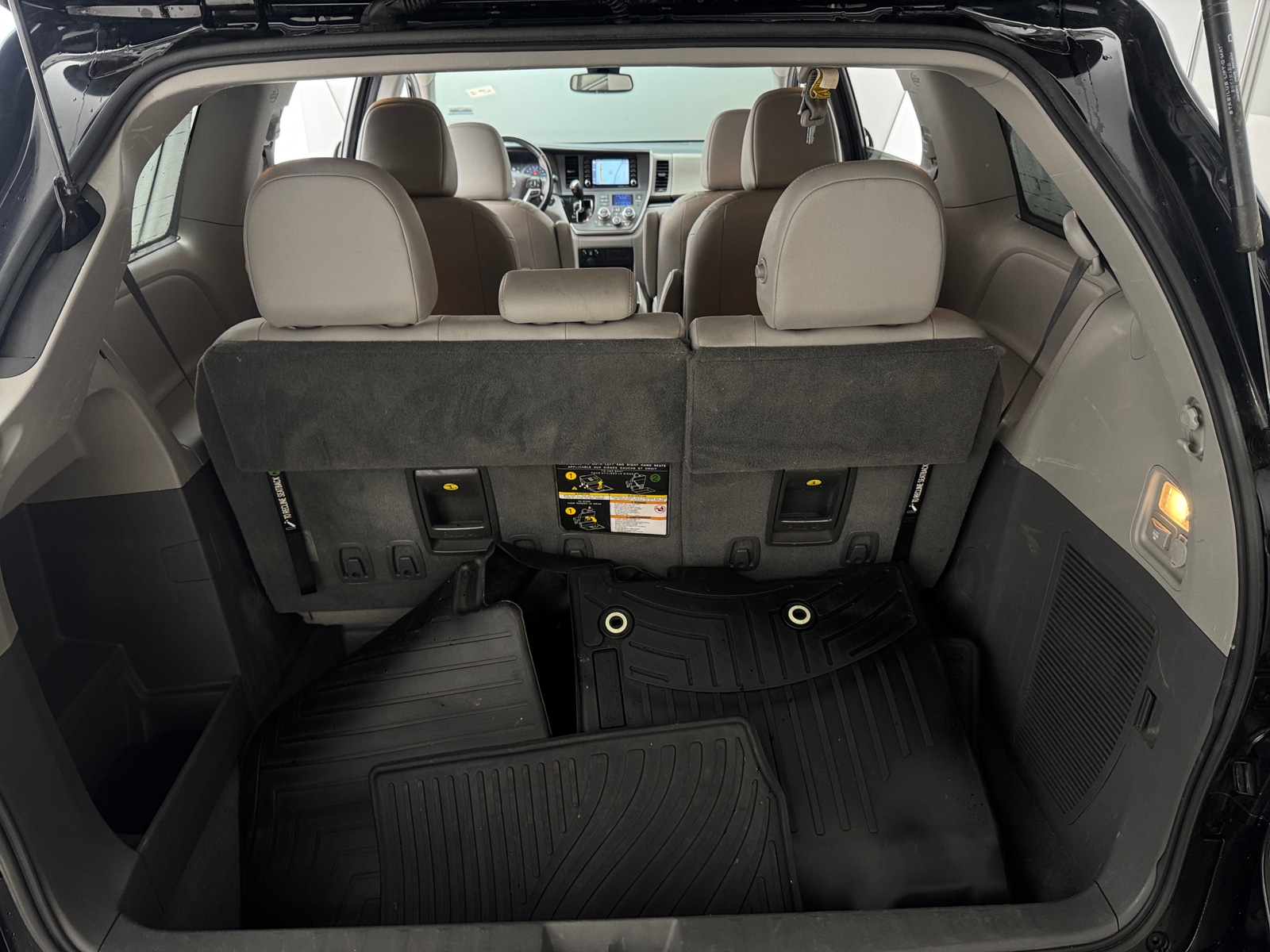Thumbnail: 2020 Toyota Sienna - 6
