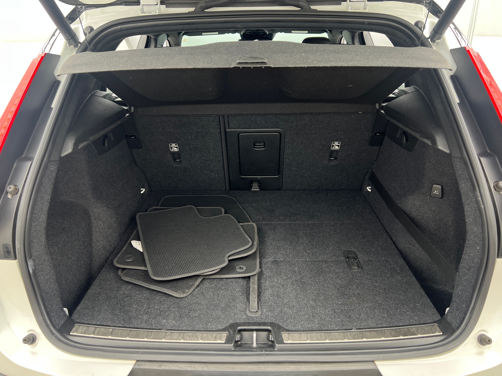 Thumbnail: 2019 Volvo XC40 - 6
