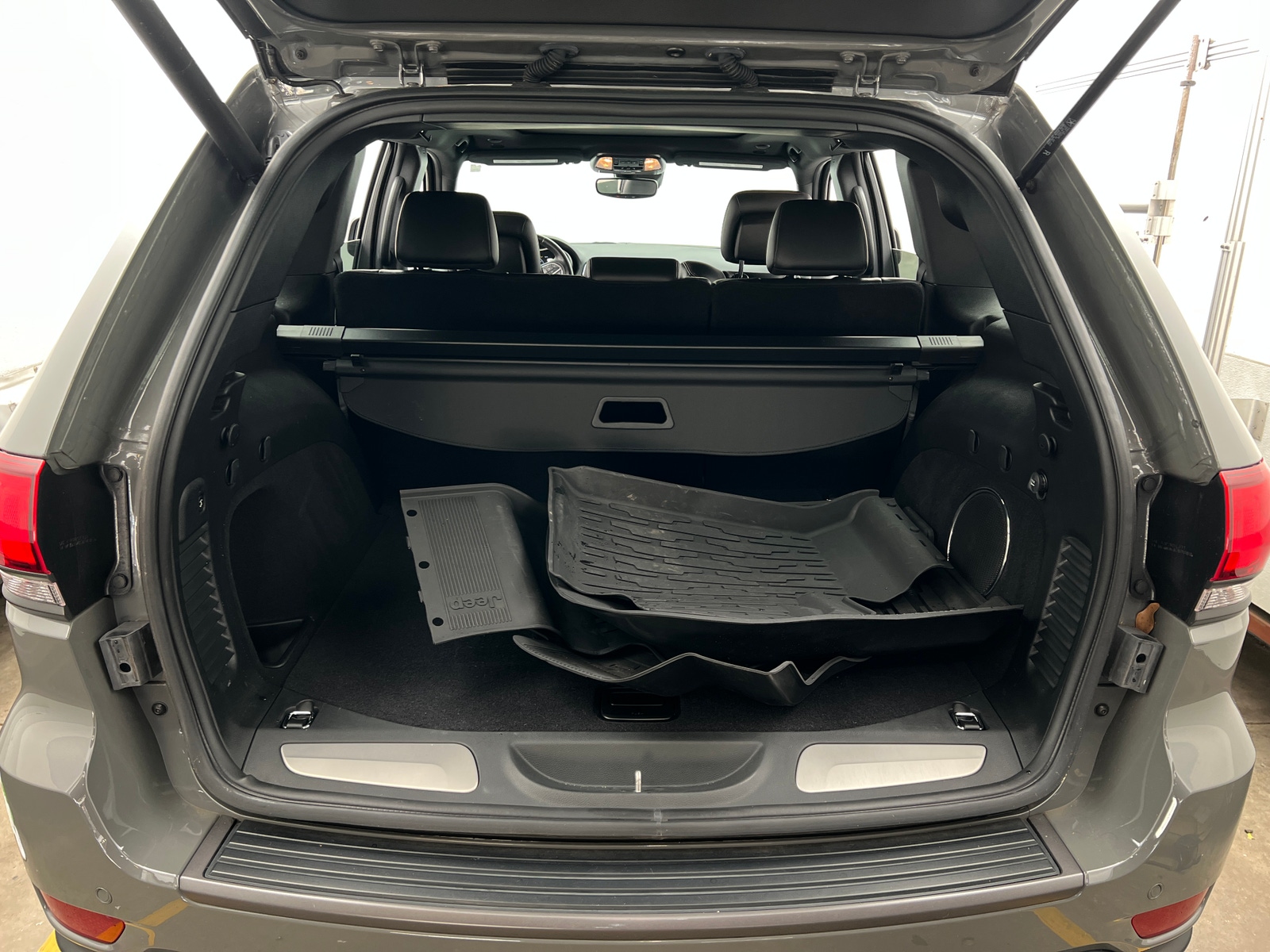 Thumbnail: 2020 Jeep Grand Cherokee - 6