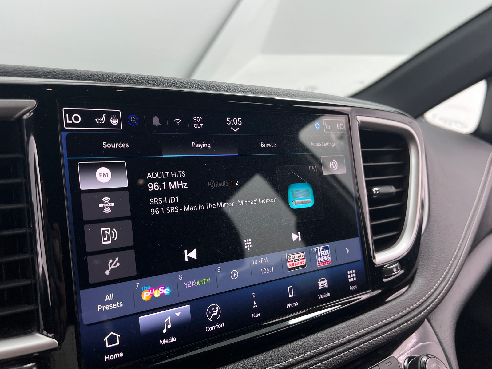 Thumbnail: 2024 Chrysler Pacifica - 3