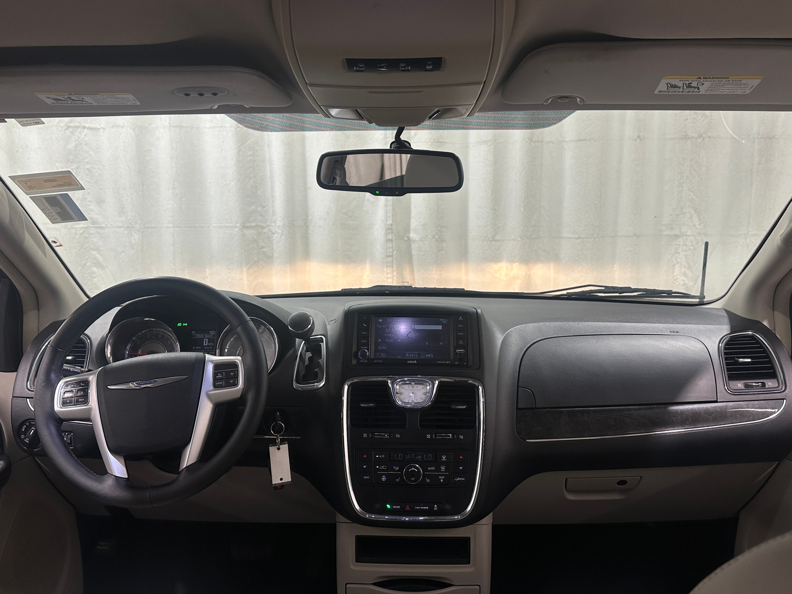 Thumbnail: 2016 Chrysler Town & Country - 2