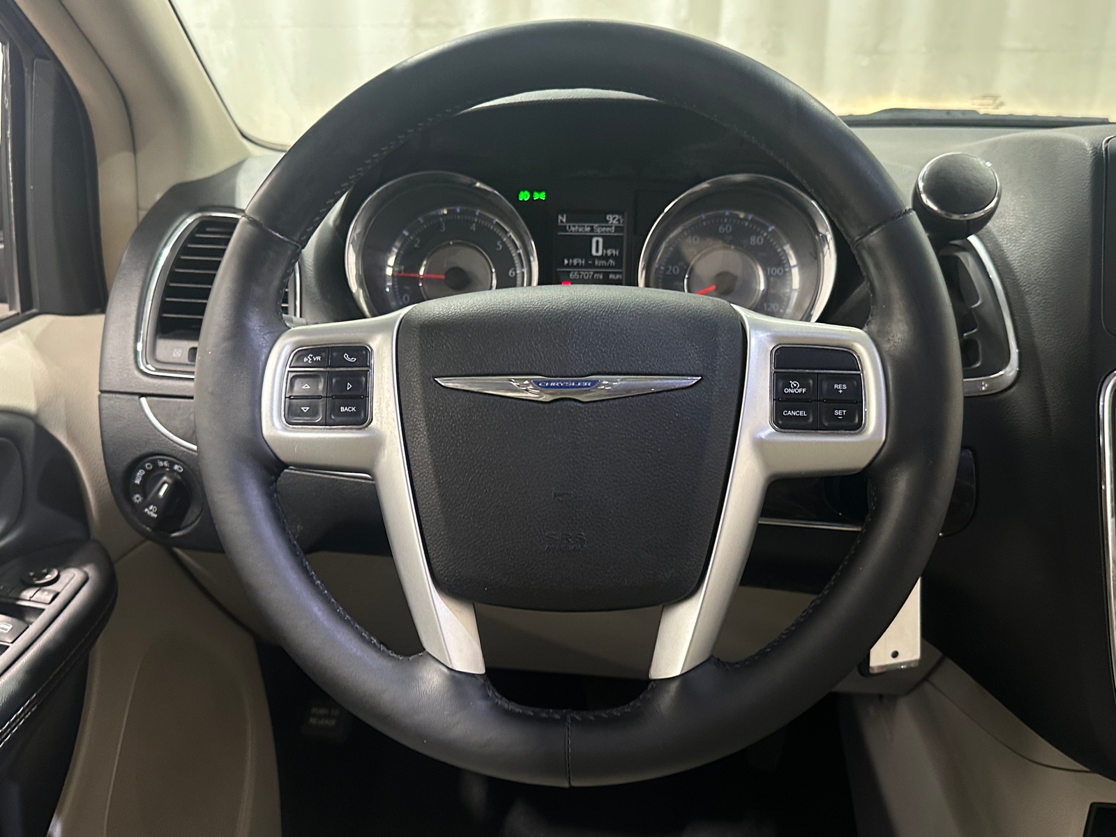Thumbnail: 2016 Chrysler Town & Country - 4