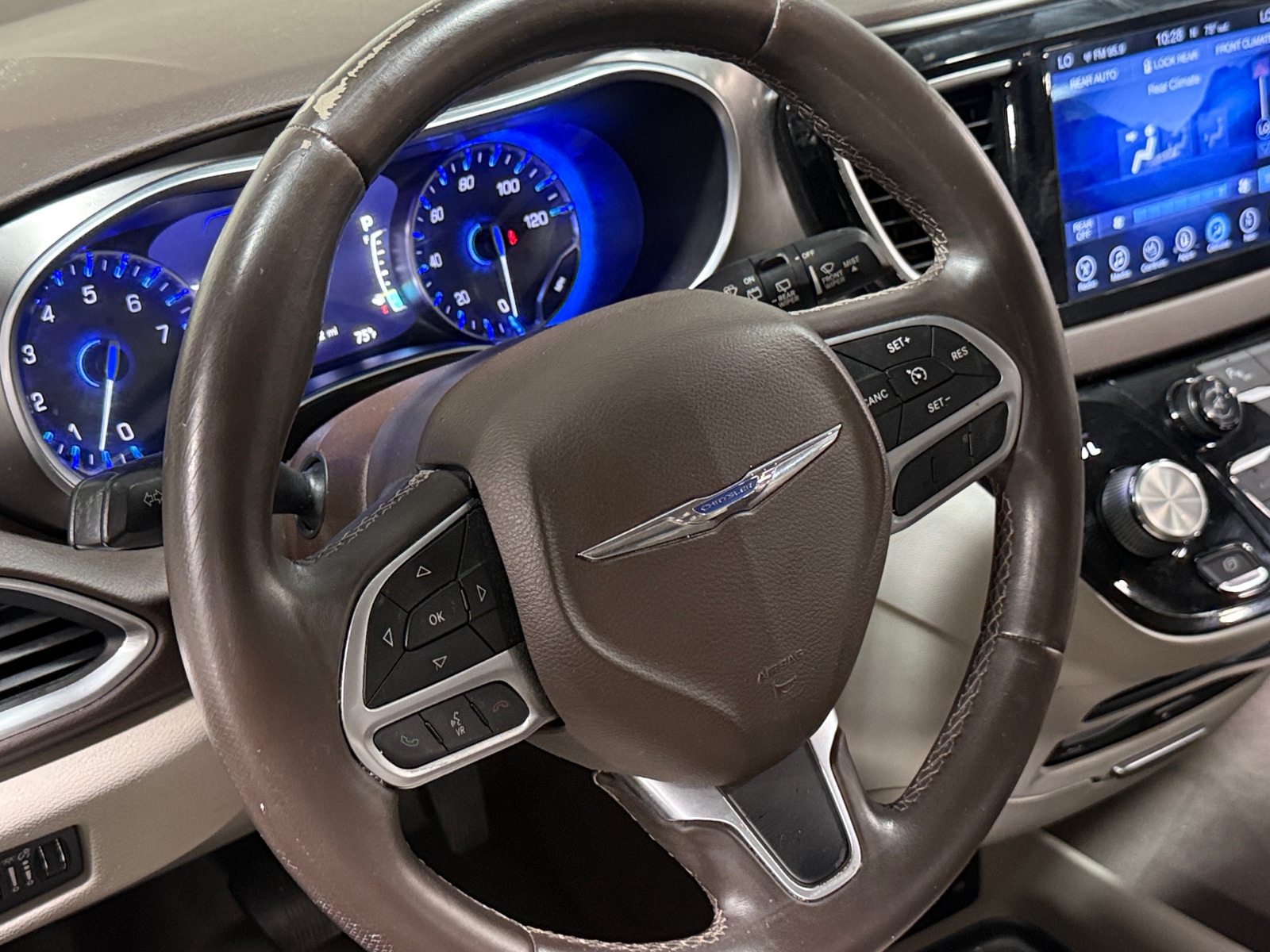 Thumbnail: 2017 Chrysler Pacifica - 4