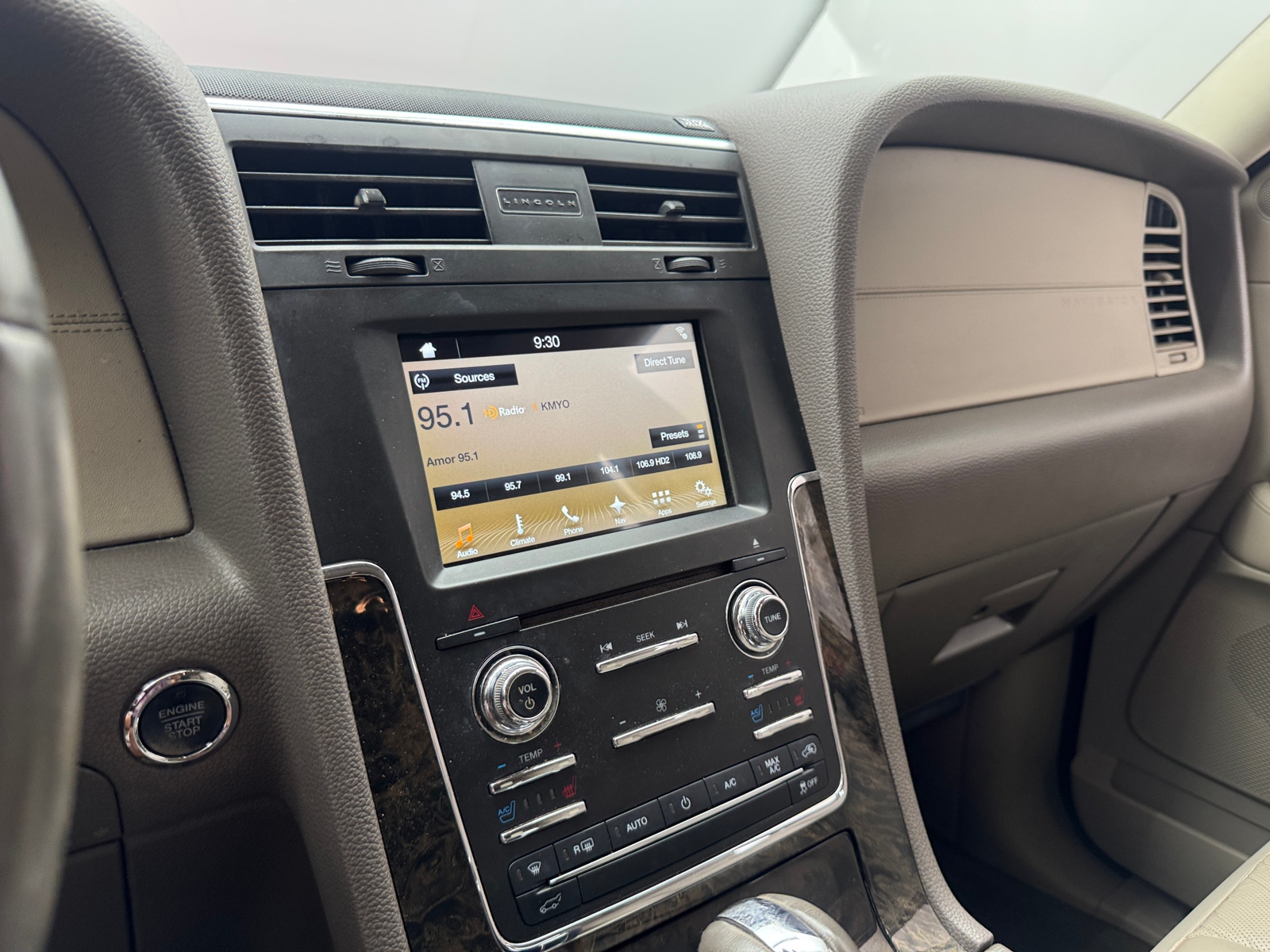 Thumbnail: 2017 Lincoln Navigator - 3
