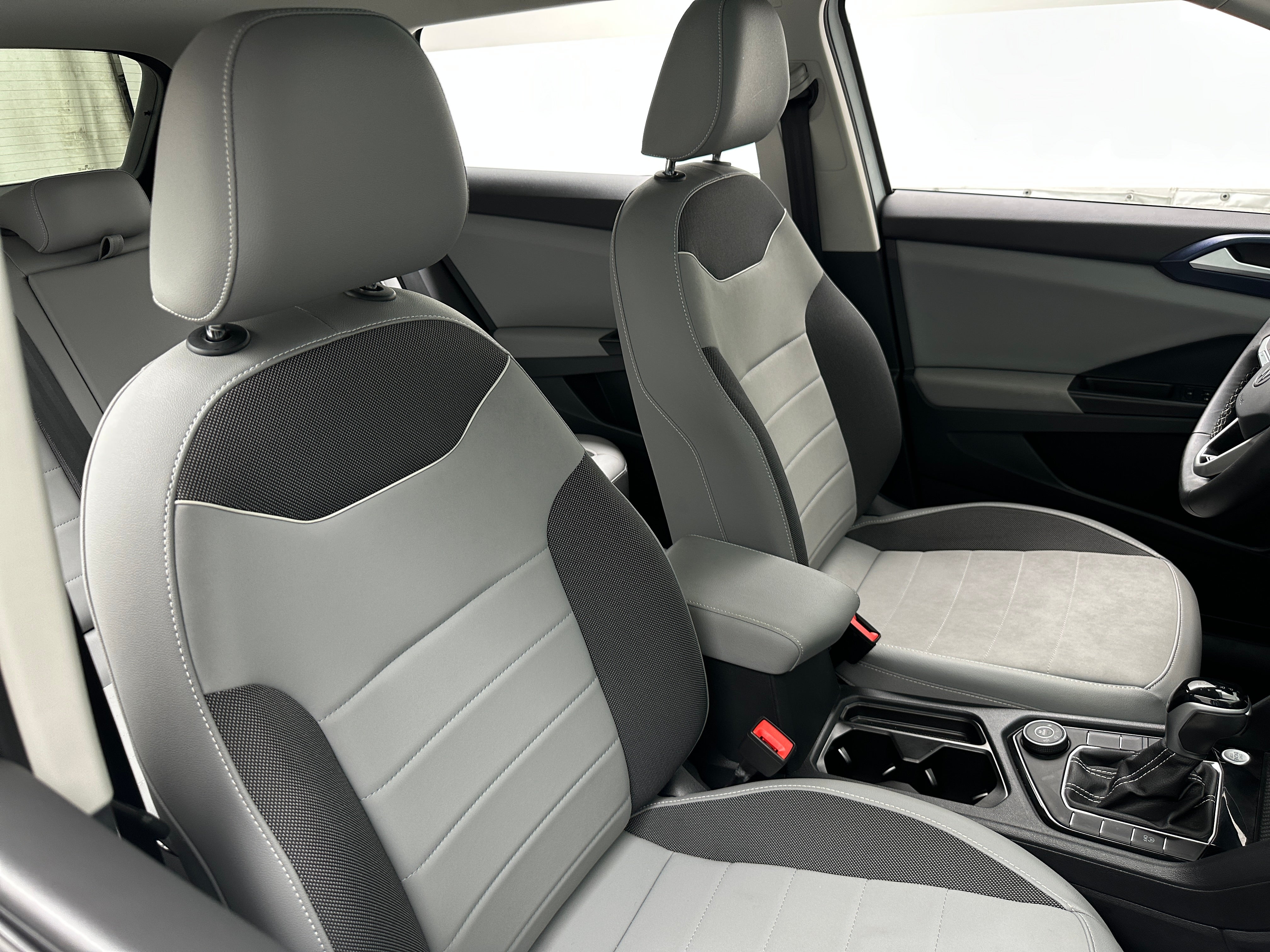 2023 Volkswagen Taos SE - Photo 3