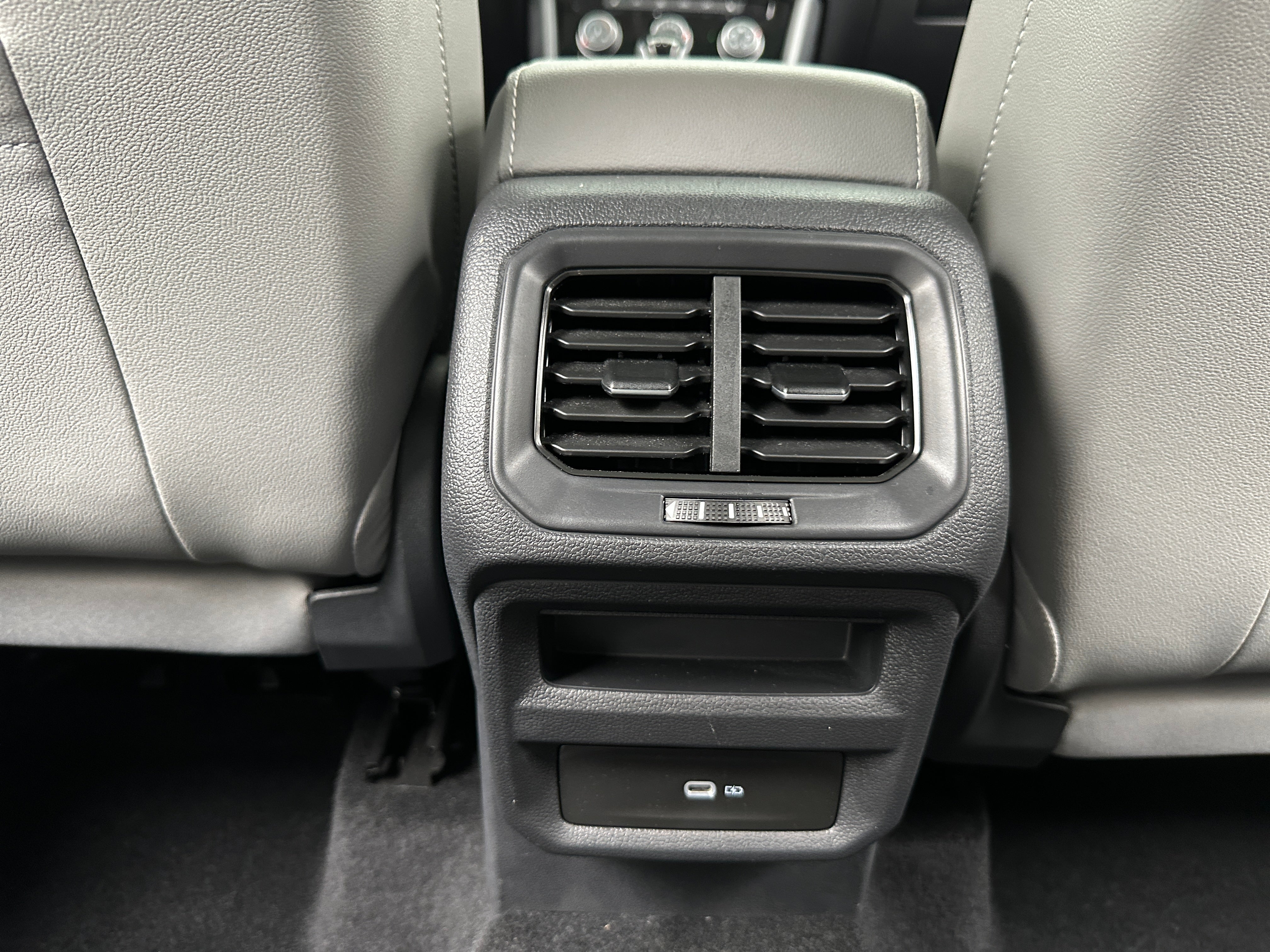 2023 Volkswagen Taos SE - Photo 8