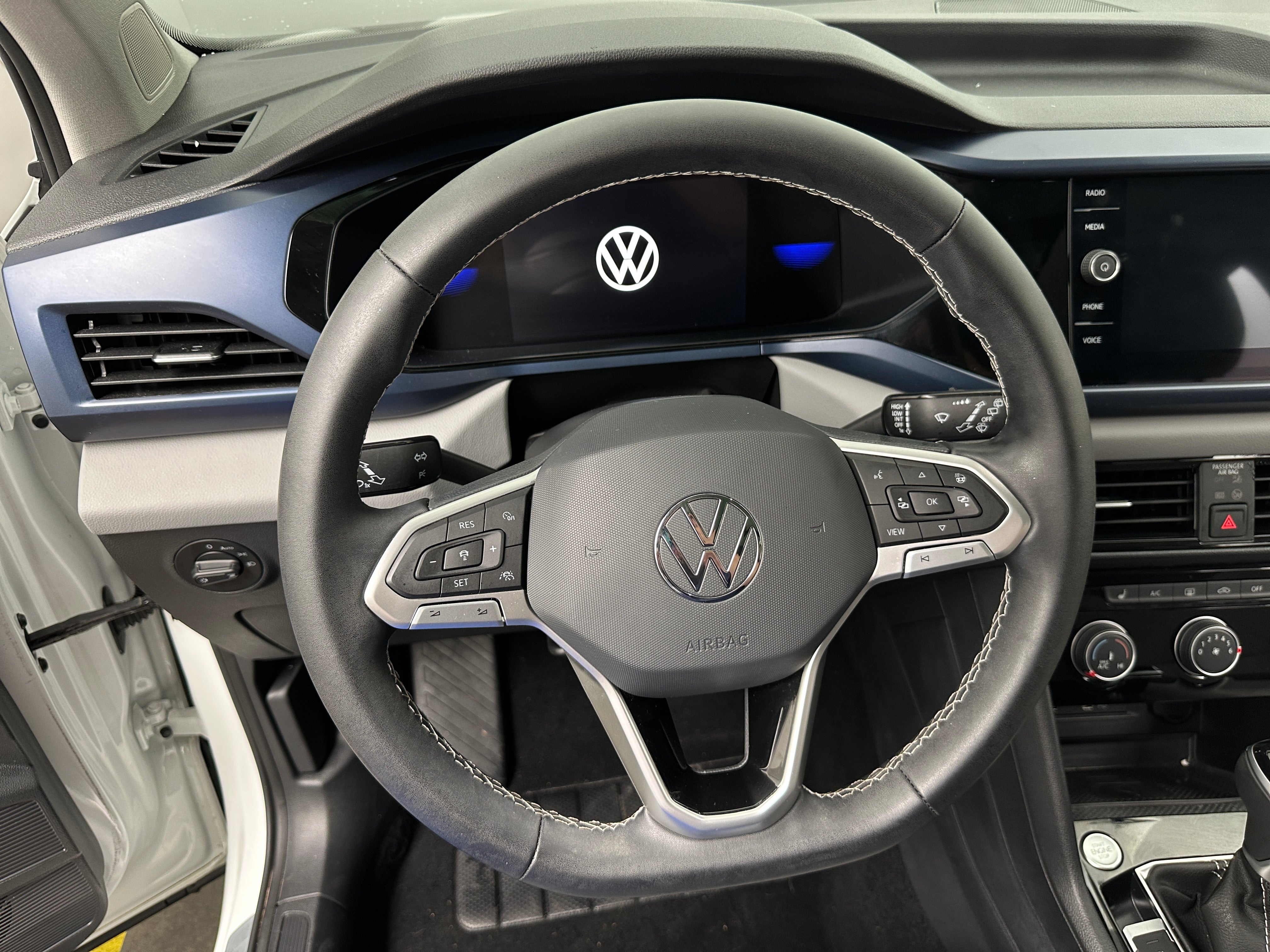 2023 Volkswagen Taos SE - Photo 5
