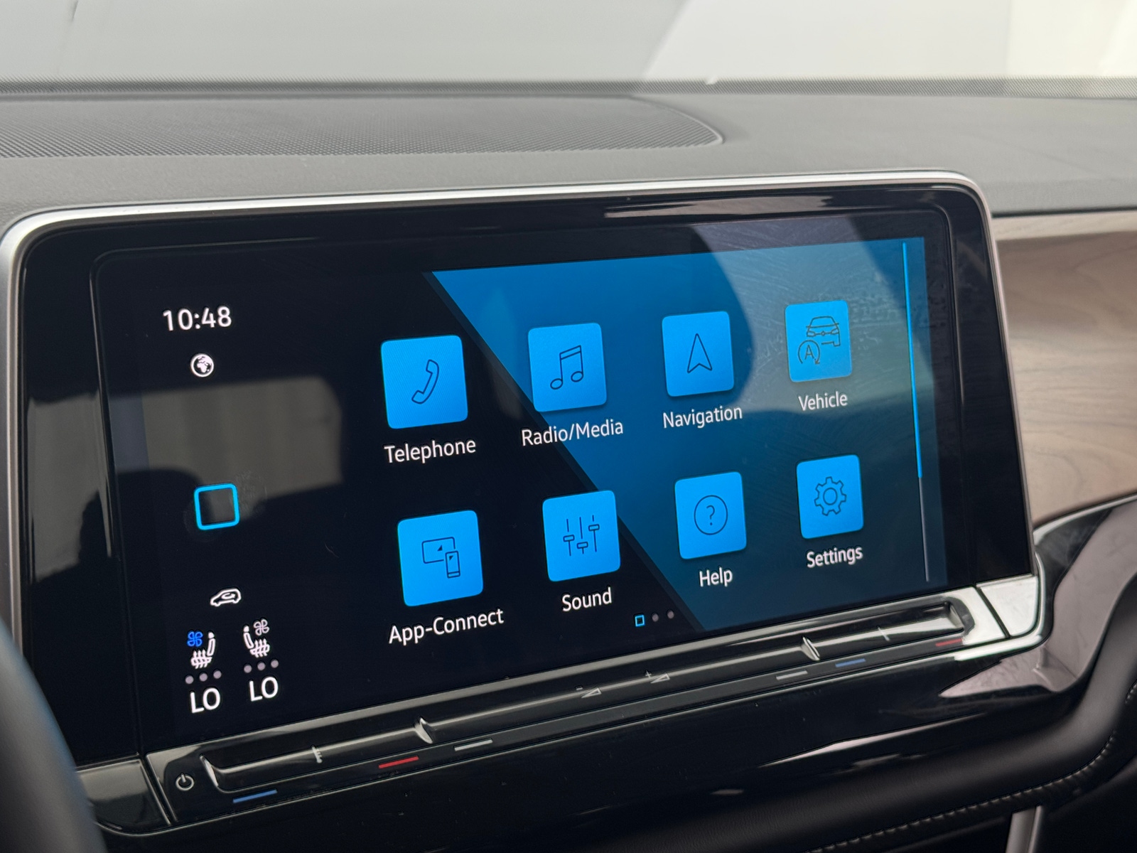Thumbnail: 2024 Volkswagen Atlas - 3