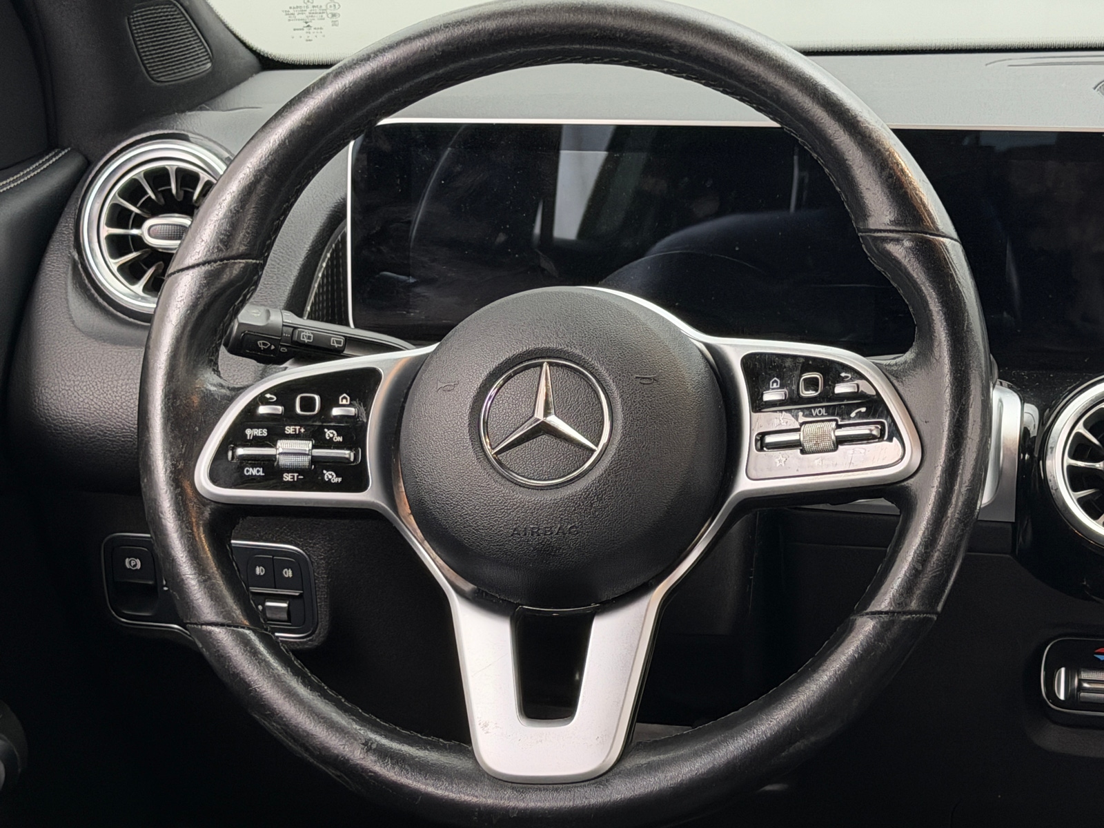 Thumbnail: 2021 Mercedes-Benz GLB - 4