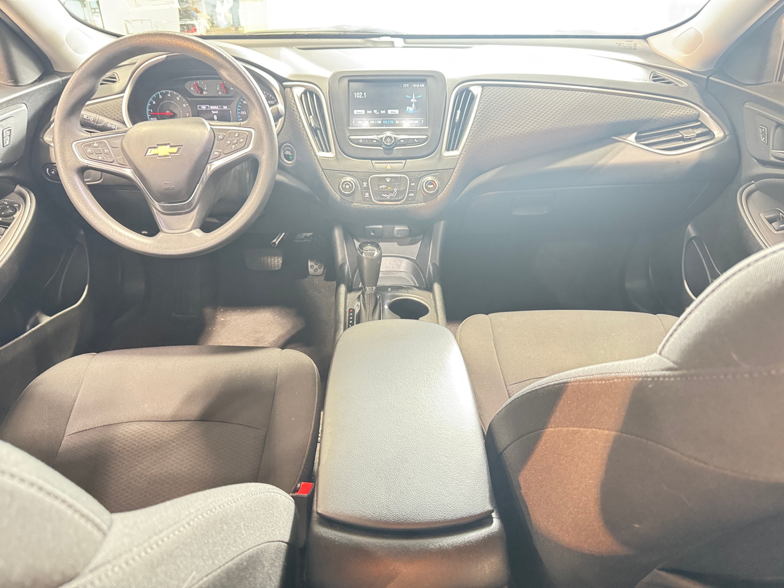 Thumbnail: 2018 Chevrolet Malibu - 3