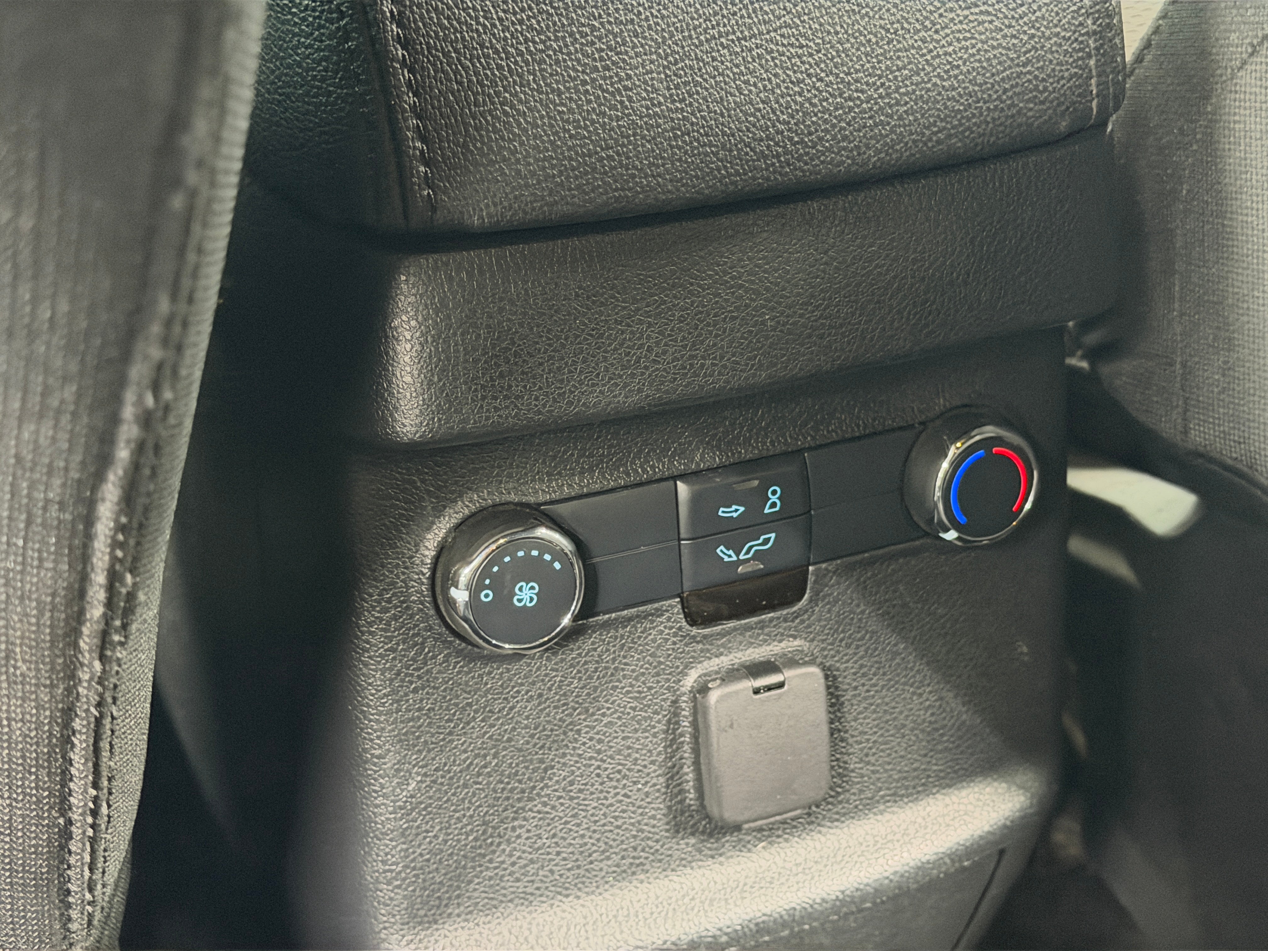 2016 Ford Explorer XLT - Photo 6