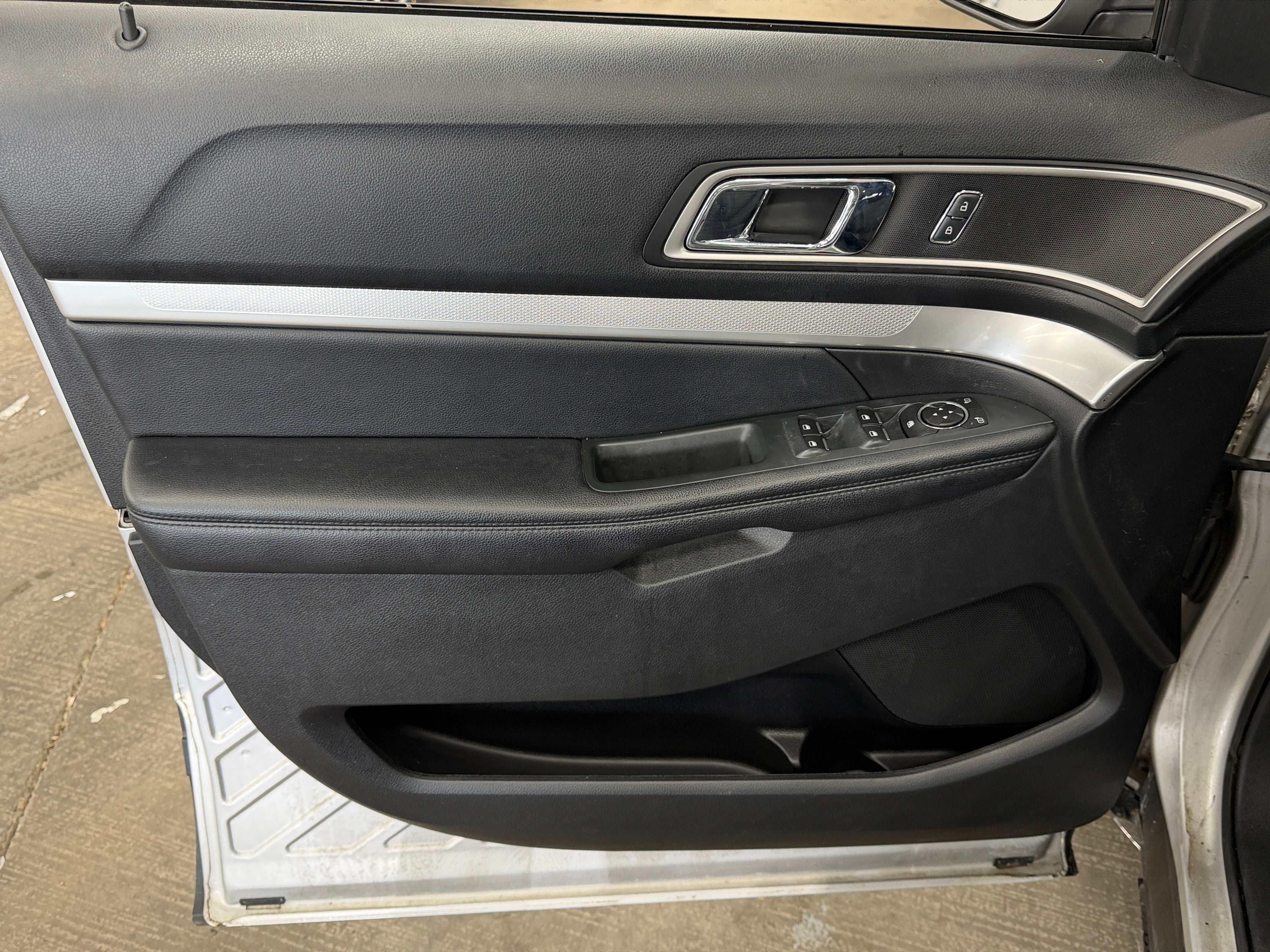 2016 Ford Explorer XLT - Photo 10