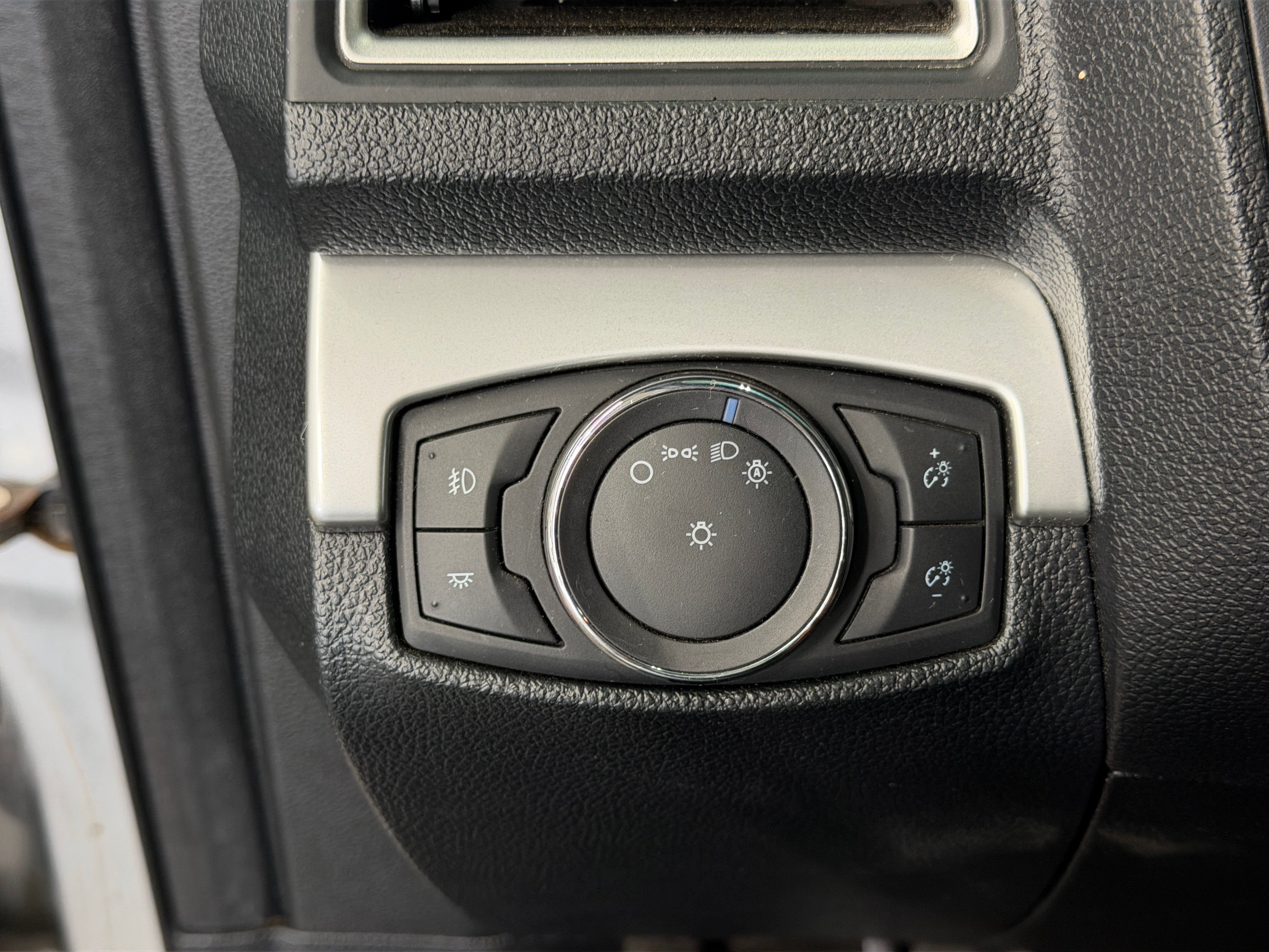 2016 Ford Explorer XLT - Photo 12
