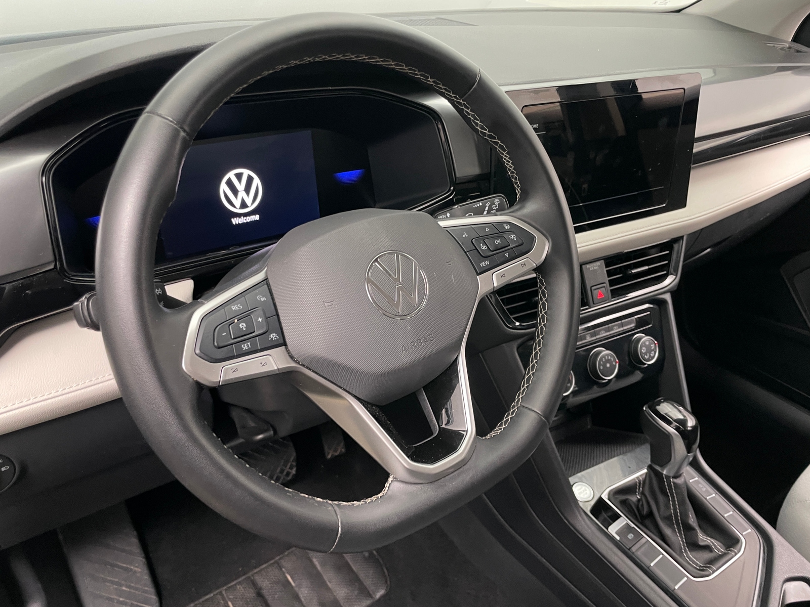 Thumbnail: 2025 Volkswagen Taos - 5