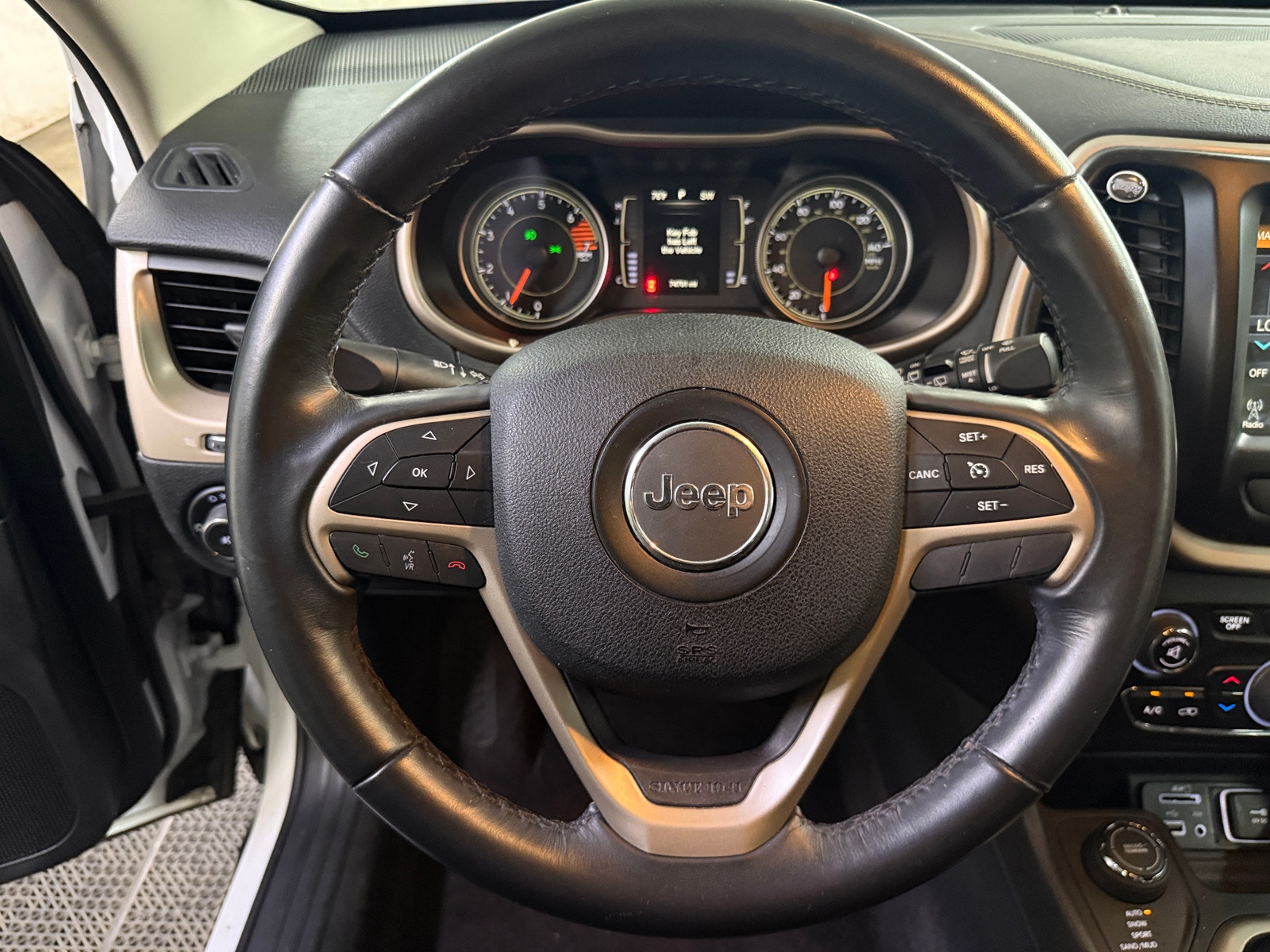 Thumbnail: 2016 Jeep Cherokee - 5