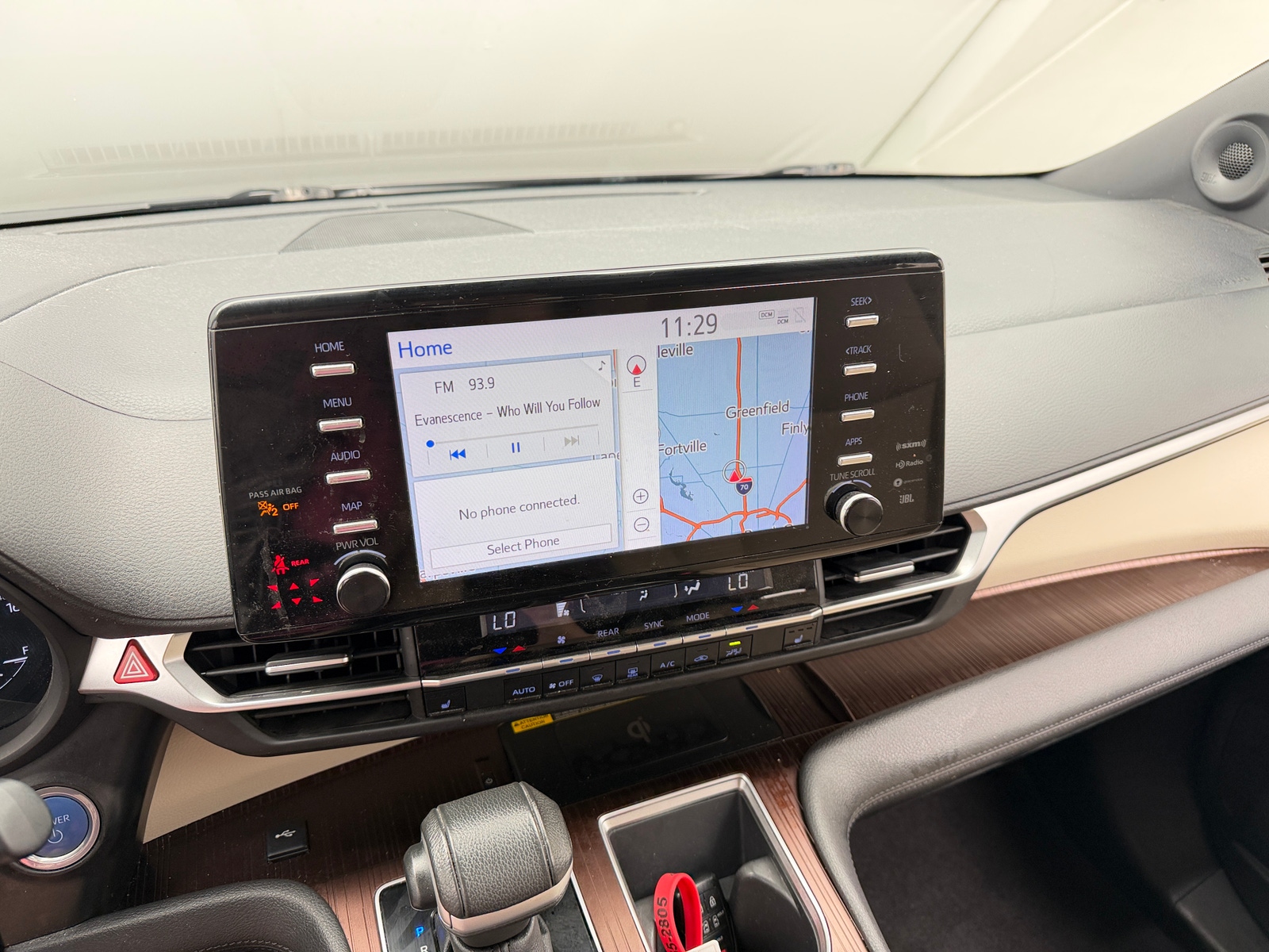 Thumbnail: 2023 Toyota Sienna - 3