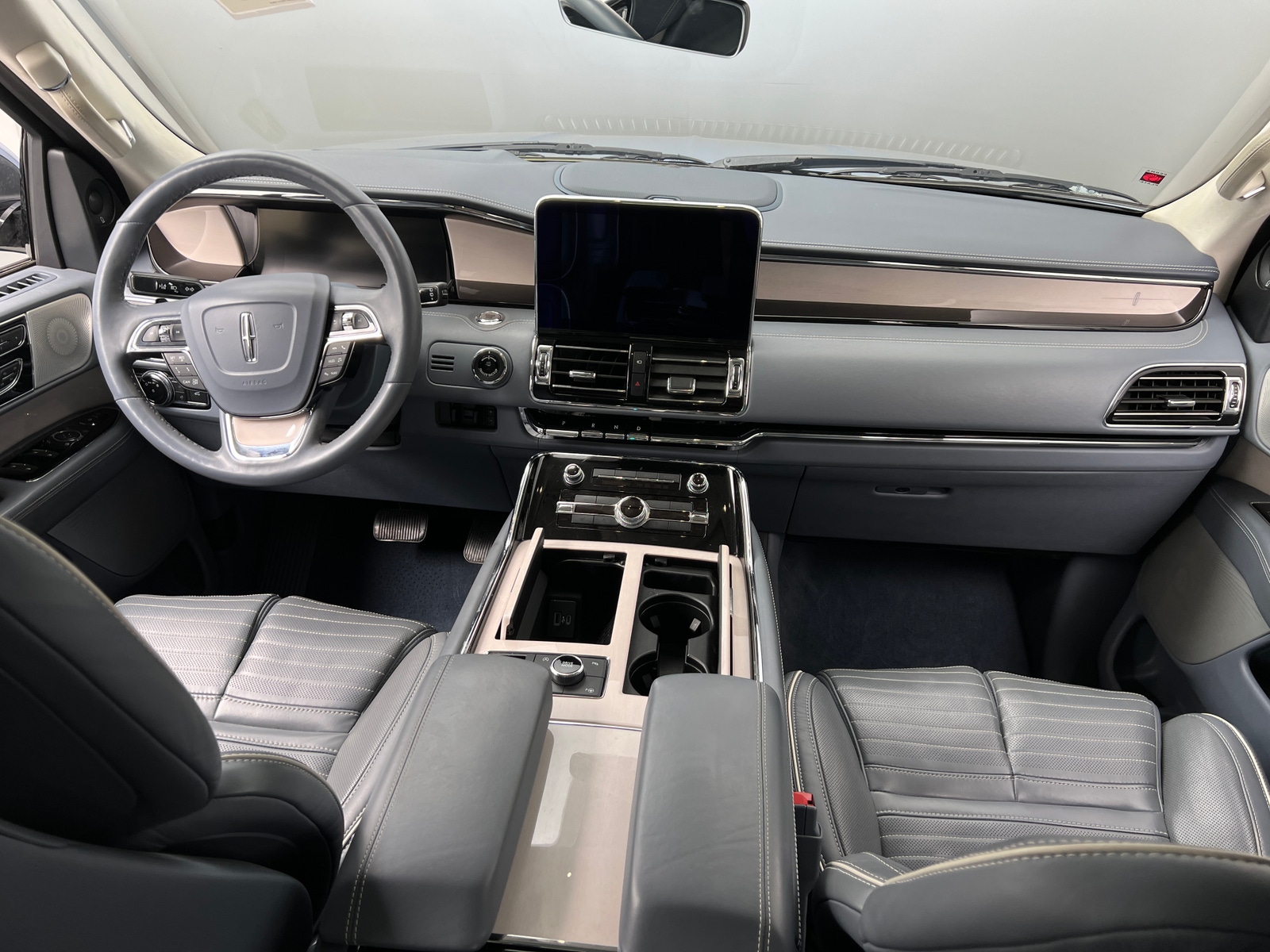 Thumbnail: 2020 Lincoln Navigator L - 2