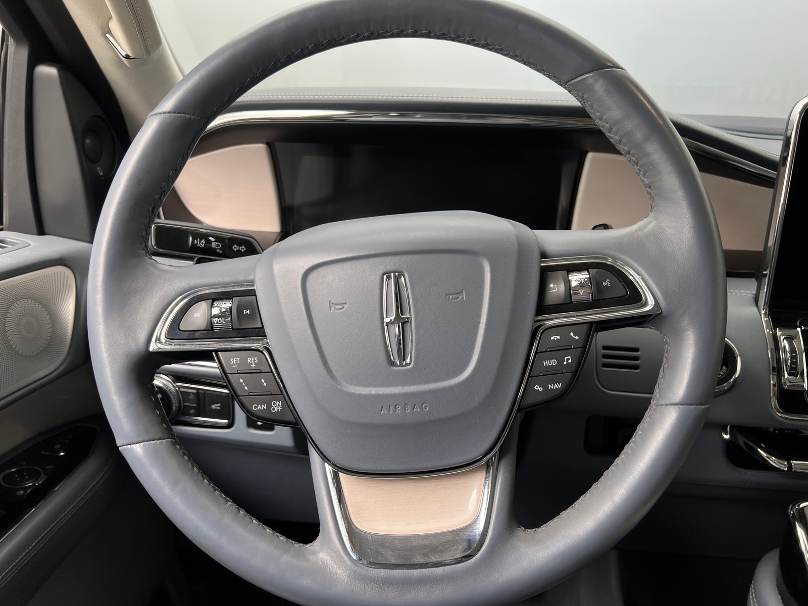 Thumbnail: 2020 Lincoln Navigator L - 4