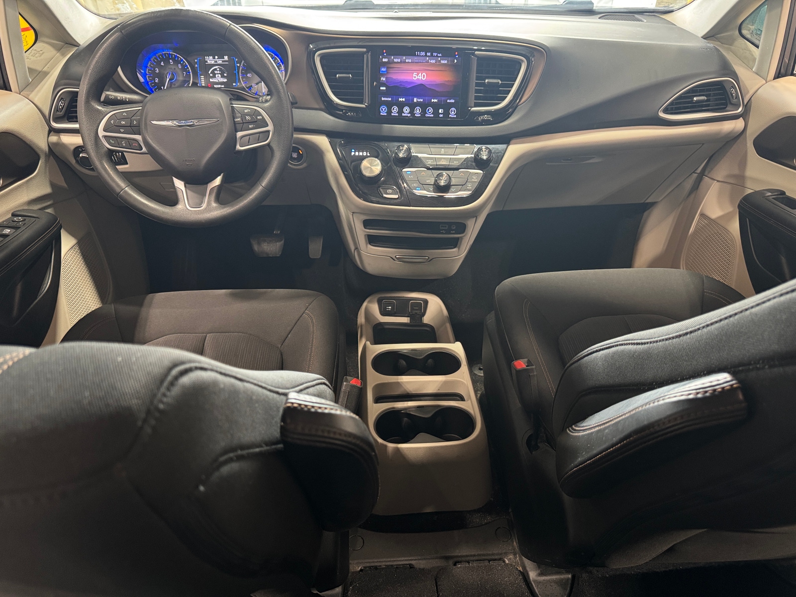 Thumbnail: 2017 Chrysler Pacifica - 3