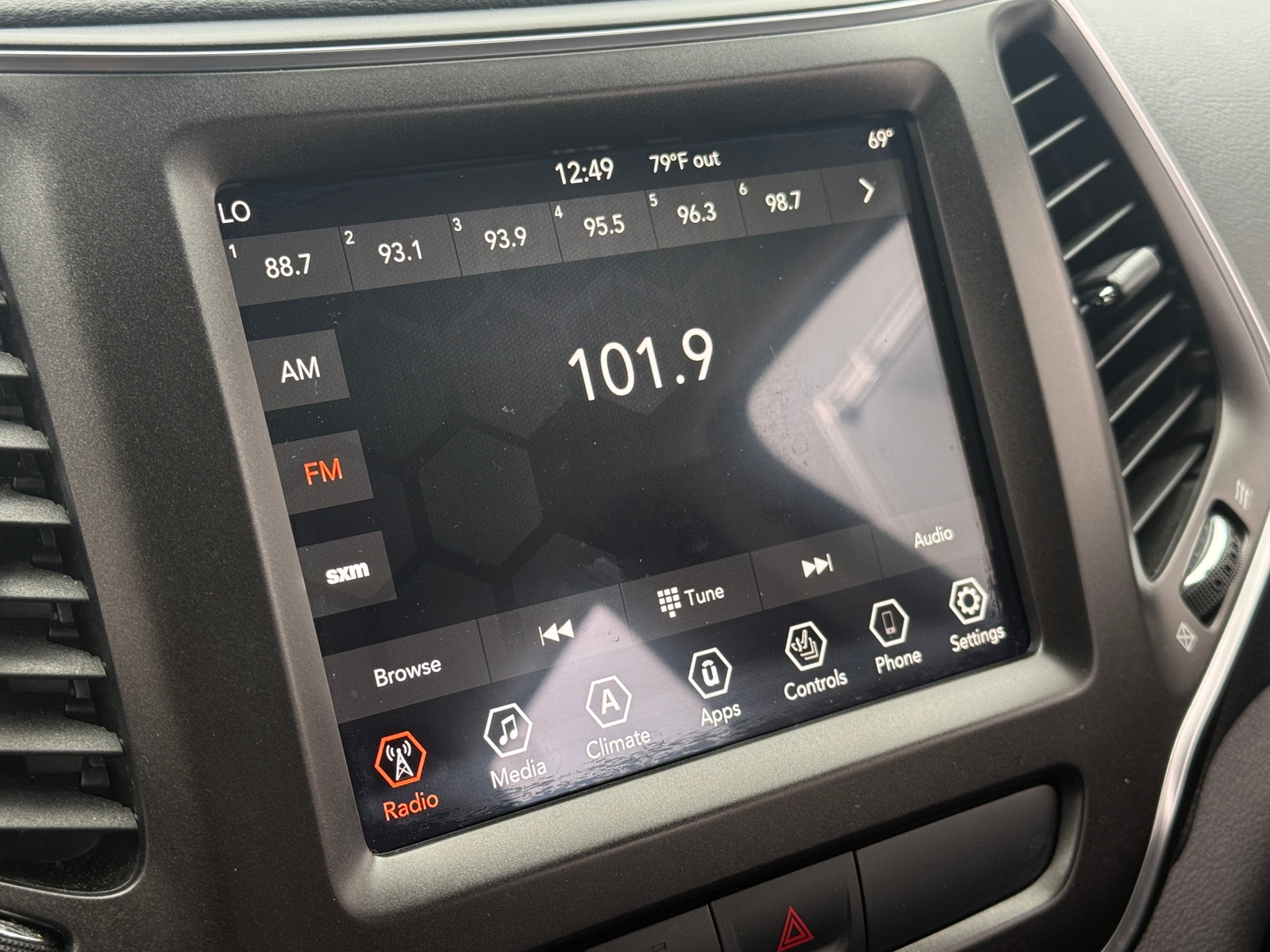 Thumbnail: 2019 Jeep Cherokee - 4