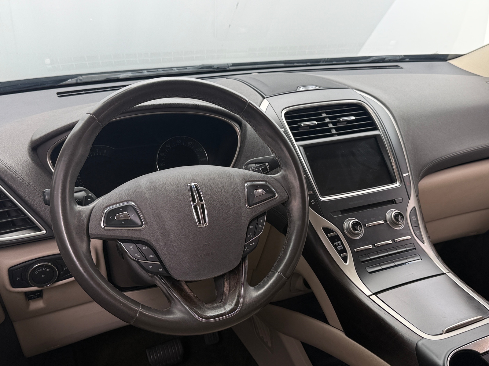Thumbnail: 2017 Lincoln MKX - 4