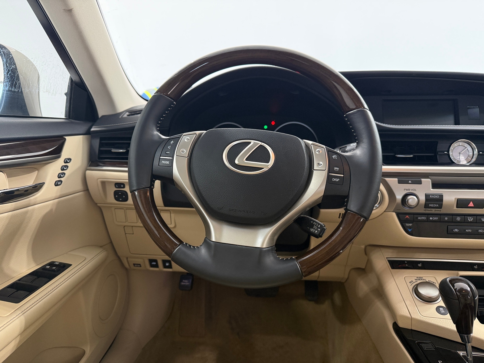 Thumbnail: 2013 Lexus ES - 4