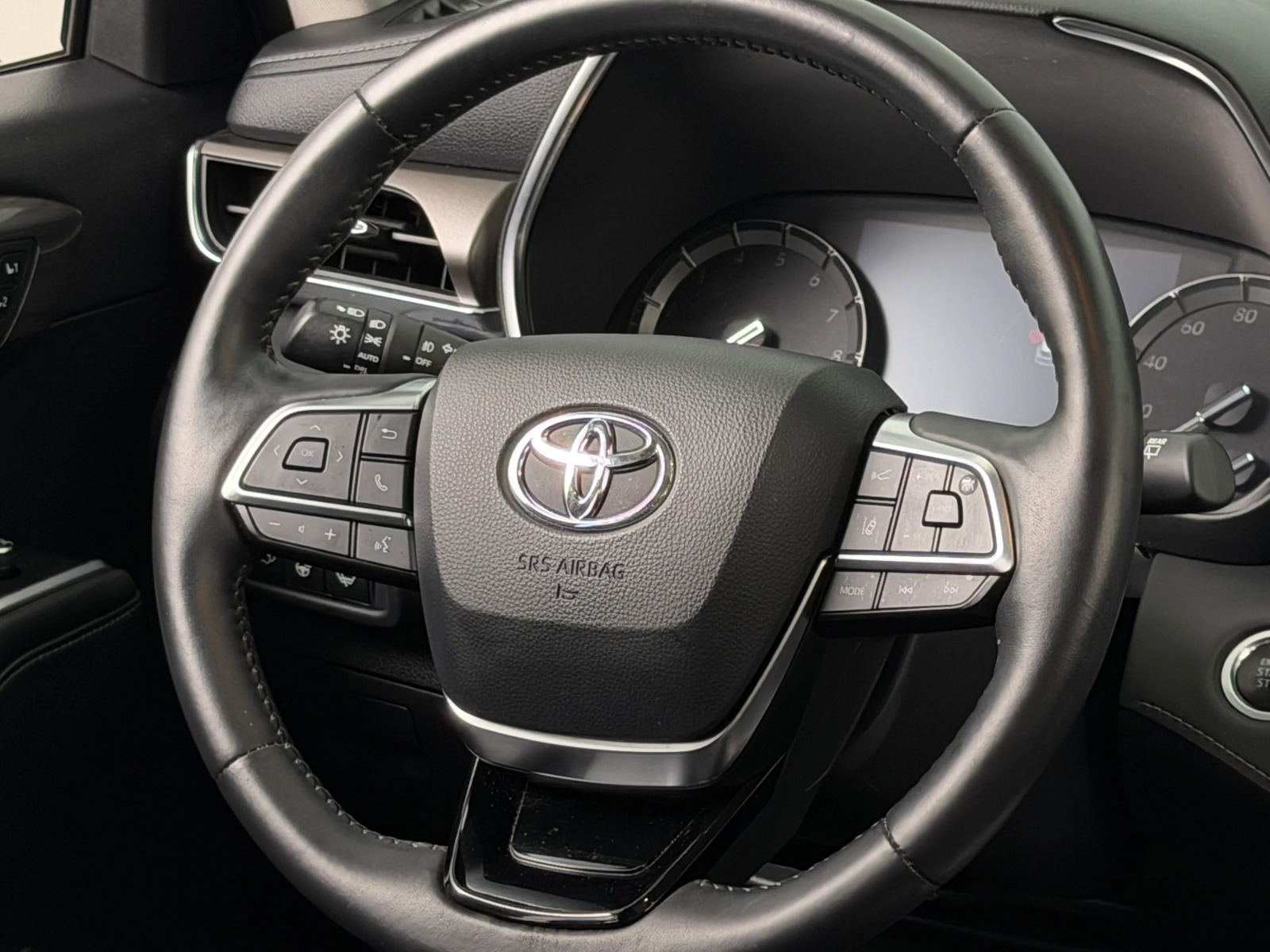 Thumbnail: 2020 Toyota Highlander - 4