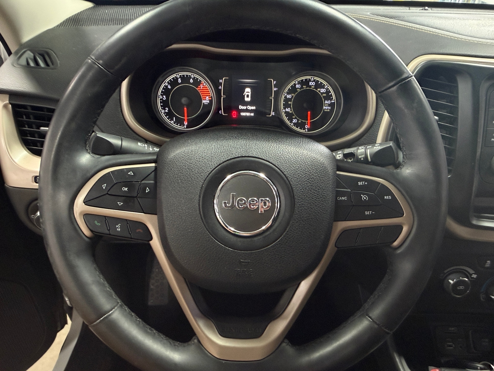Thumbnail: 2018 Jeep Cherokee - 5