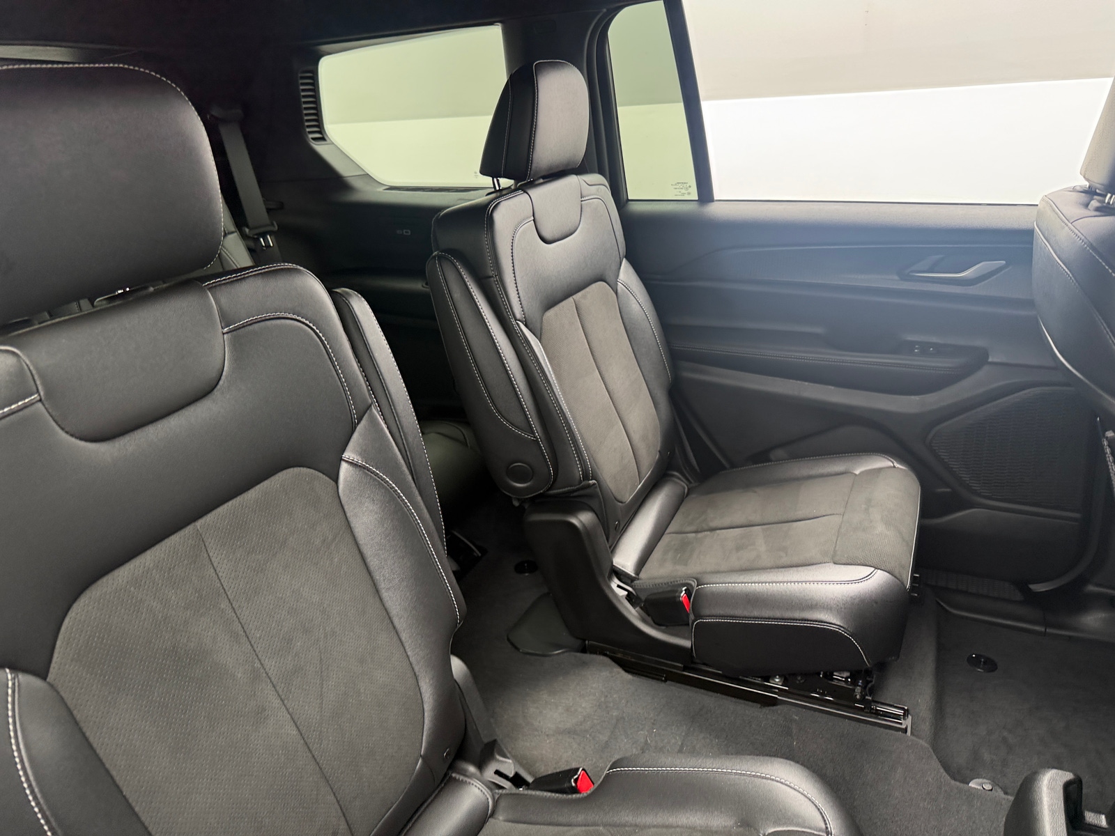 Thumbnail: 2024 Jeep Grand Cherokee L - 5