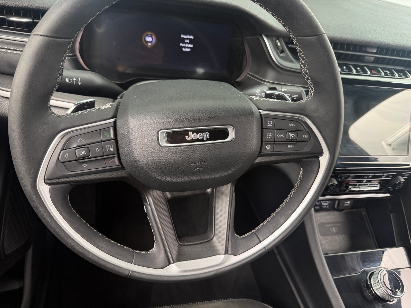 Thumbnail: 2024 Jeep Grand Cherokee L - 4