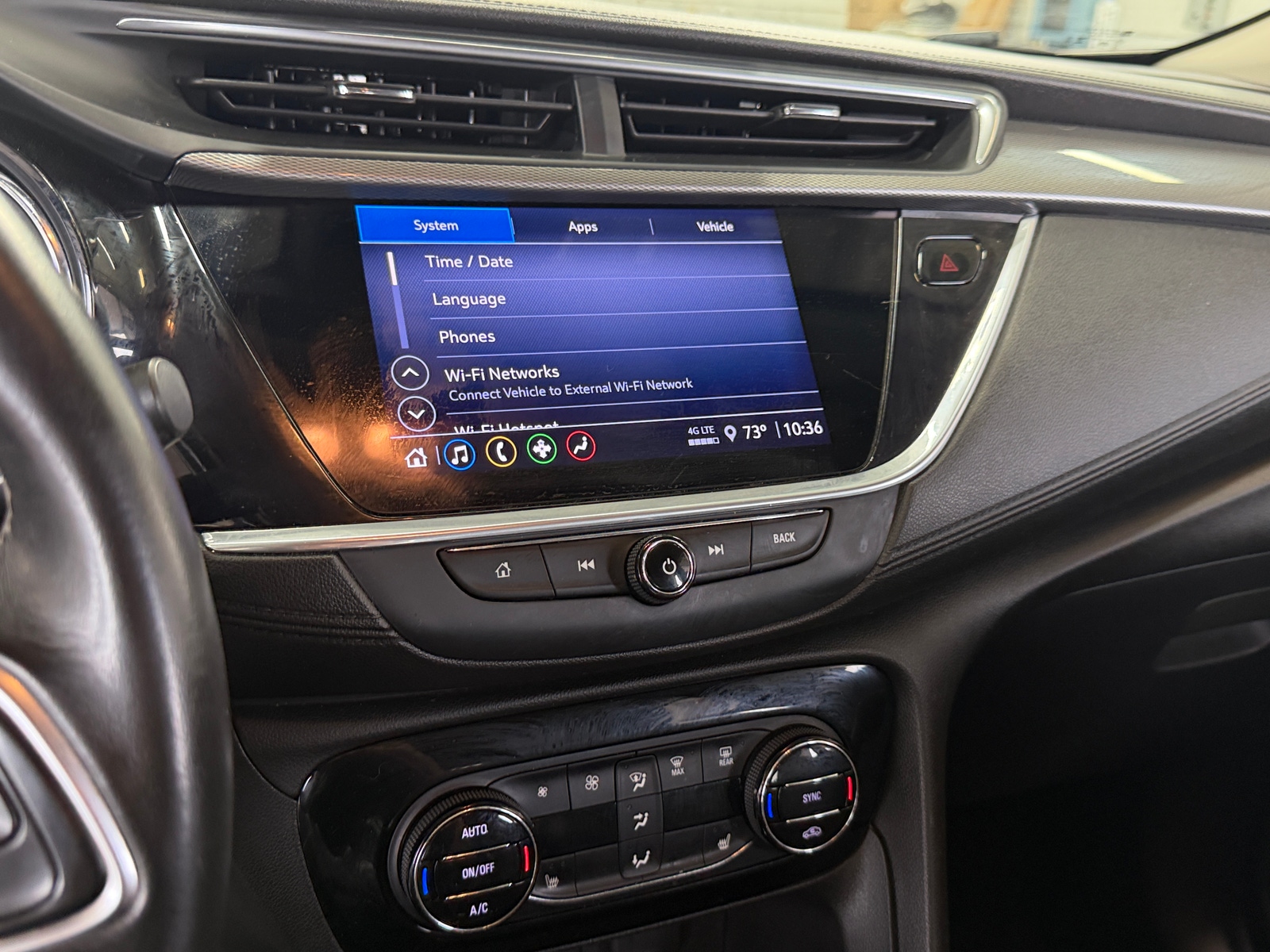 Thumbnail: 2020 Buick Encore GX - 3