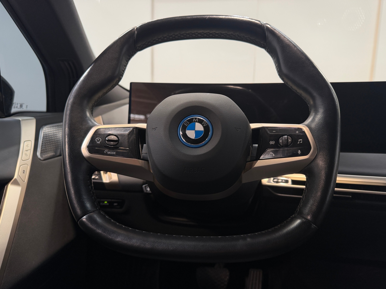 Thumbnail: 2022 BMW iX - 4