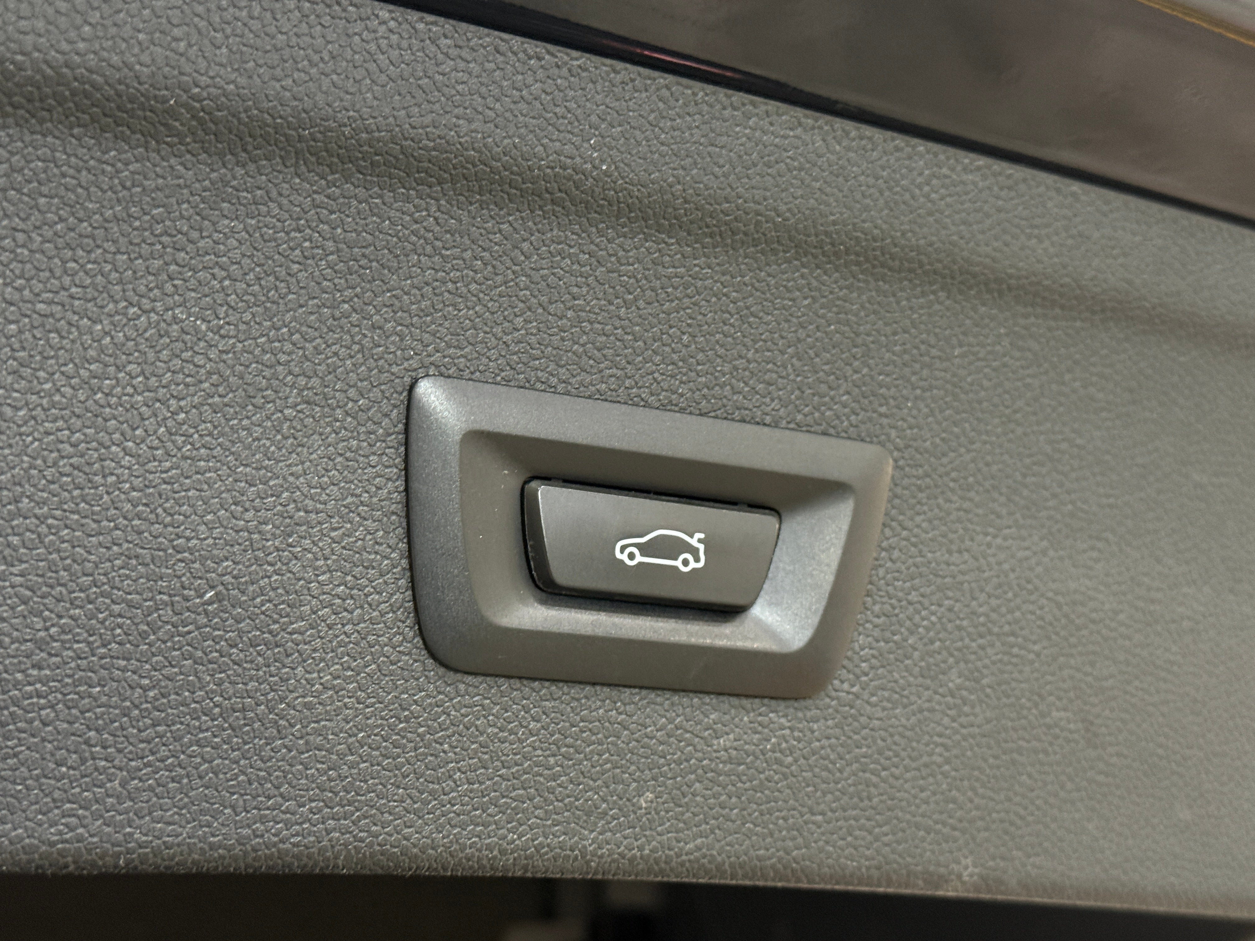 Used 2022 BMW iX Base with VIN WB523CF0XNCK59685 for sale in Pewaukee, WI