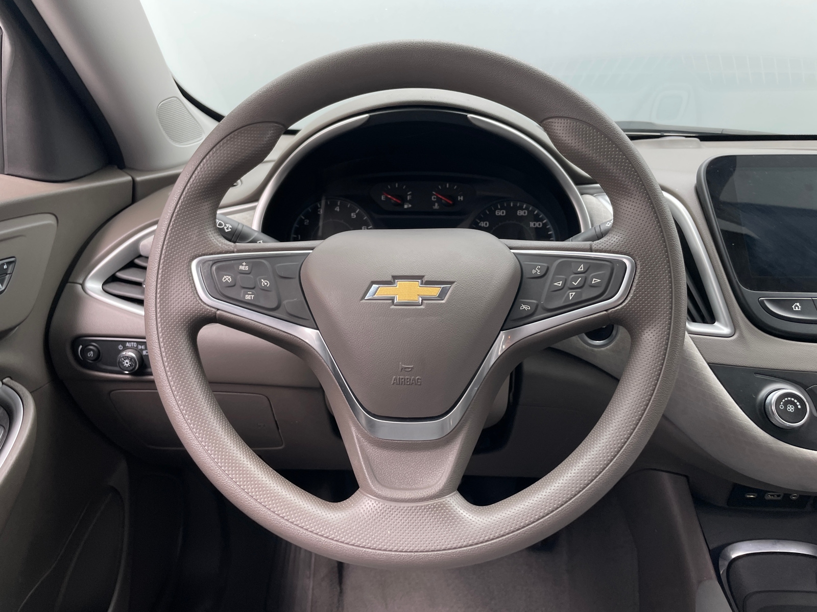 Thumbnail: 2022 Chevrolet Malibu - 5
