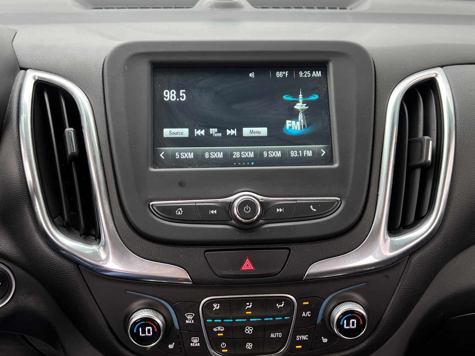 Thumbnail: 2018 Chevrolet Equinox - 4