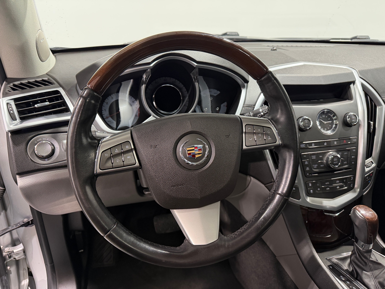 Thumbnail: 2011 Cadillac SRX - 4