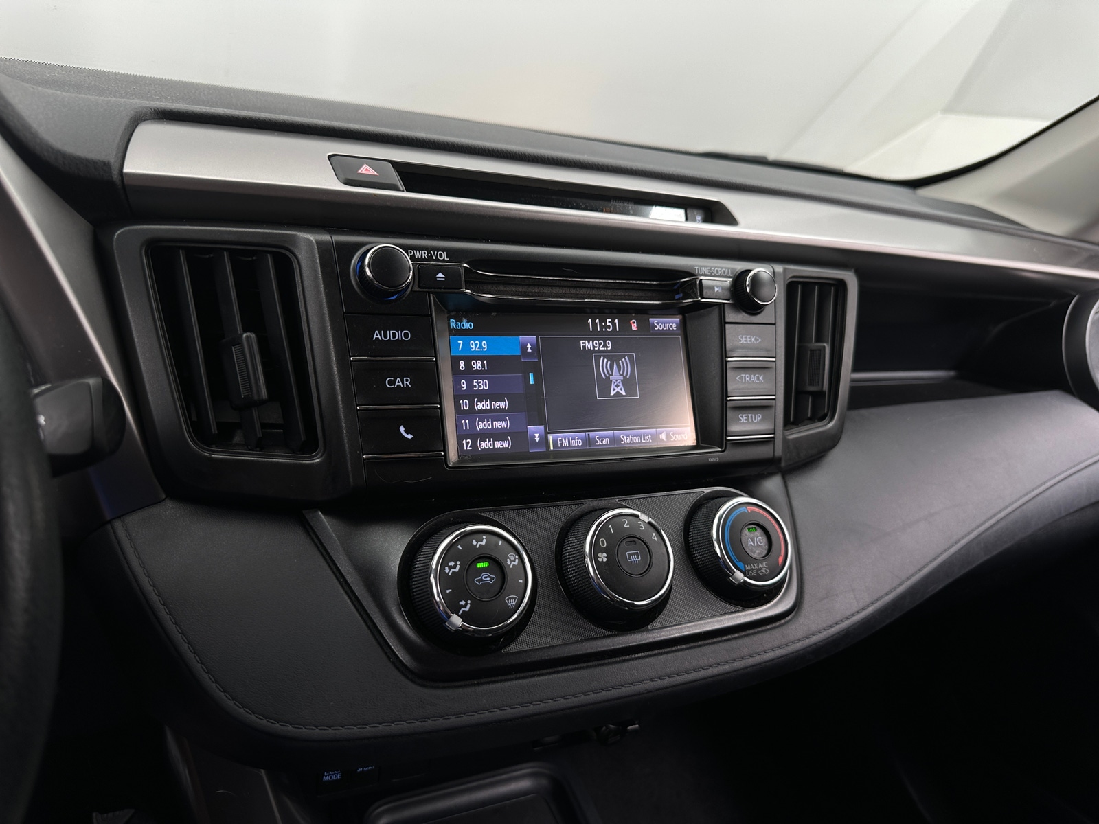Thumbnail: 2018 Toyota RAV4 - 4
