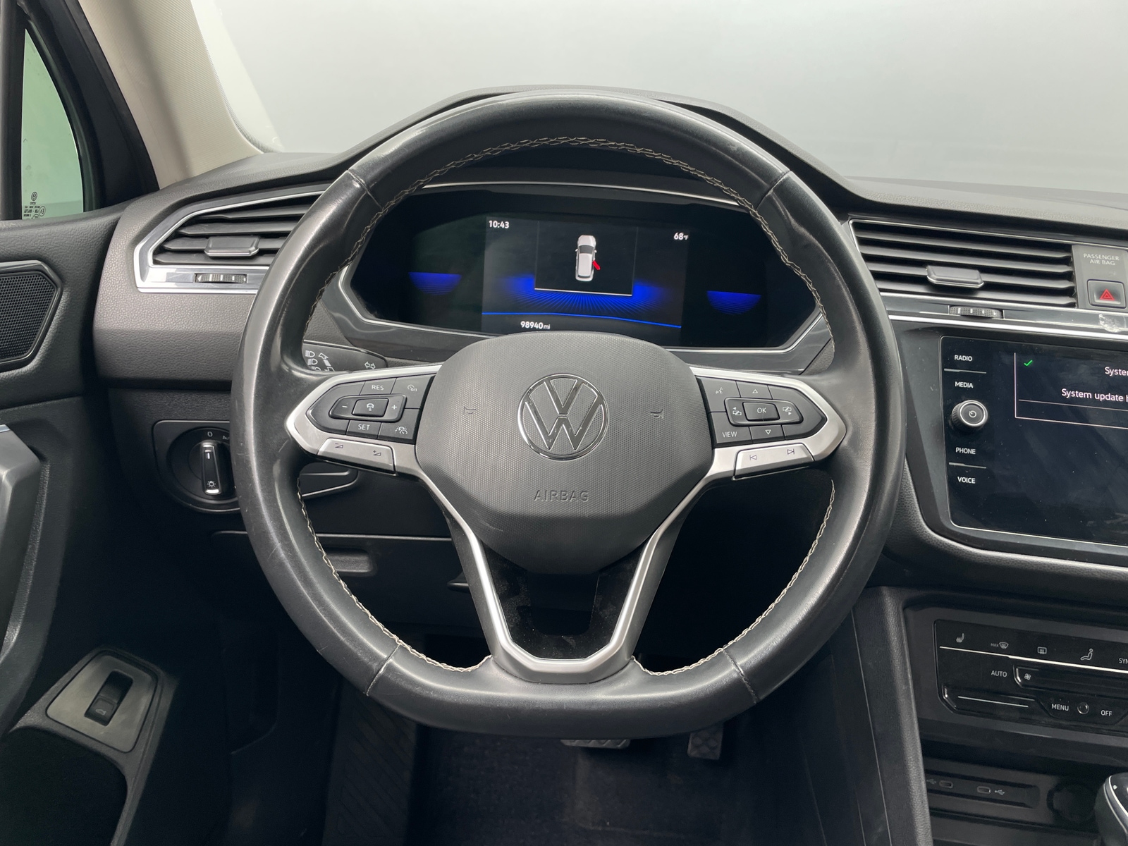 Thumbnail: 2022 Volkswagen Tiguan - 4