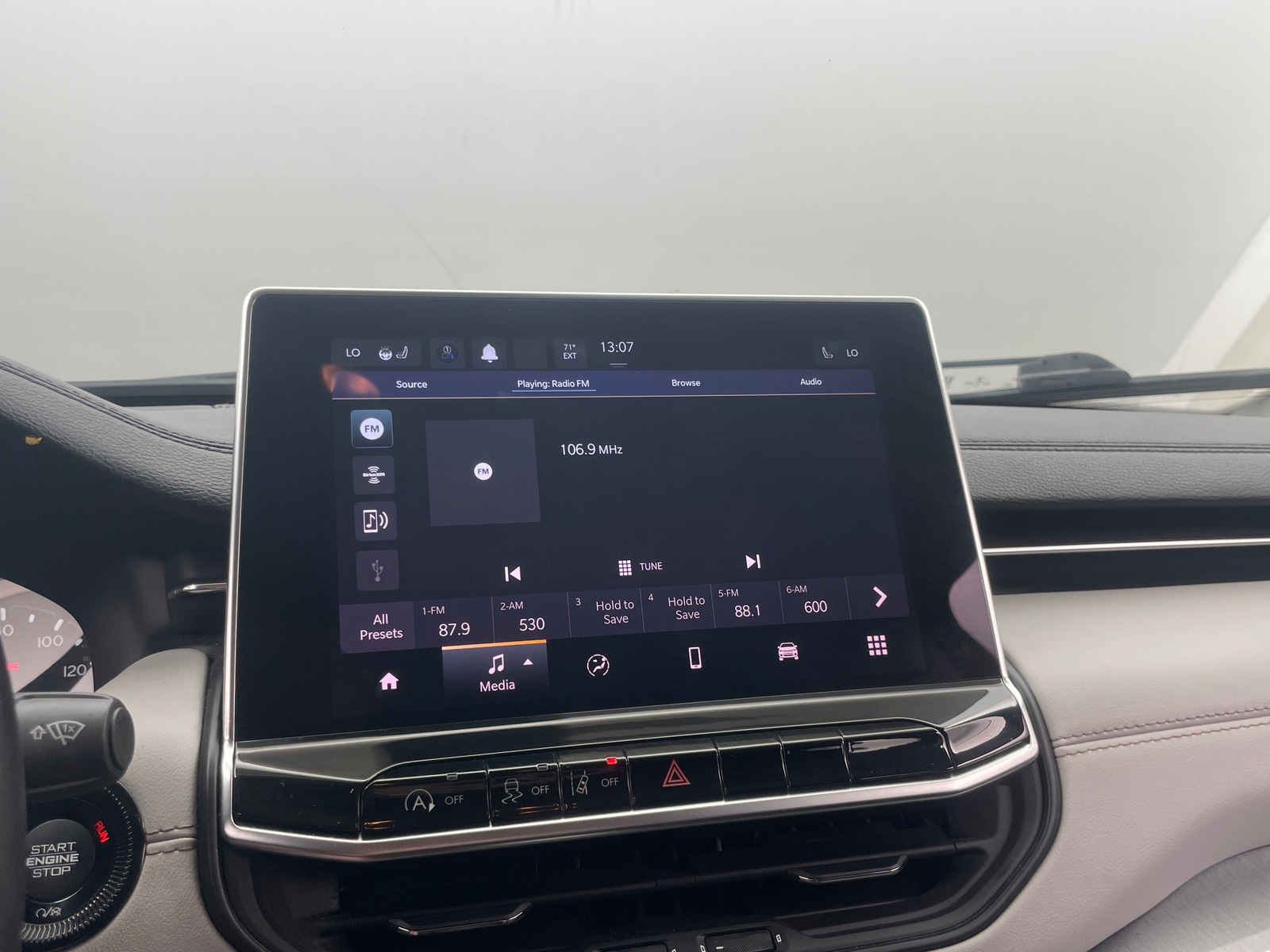 Thumbnail: 2022 Jeep Compass - 3