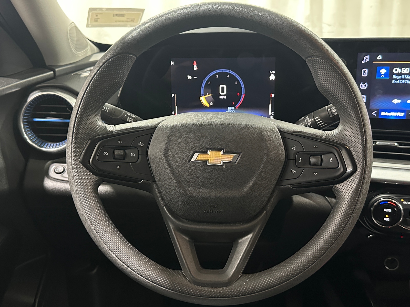 Thumbnail: 2025 Chevrolet Trax - 4