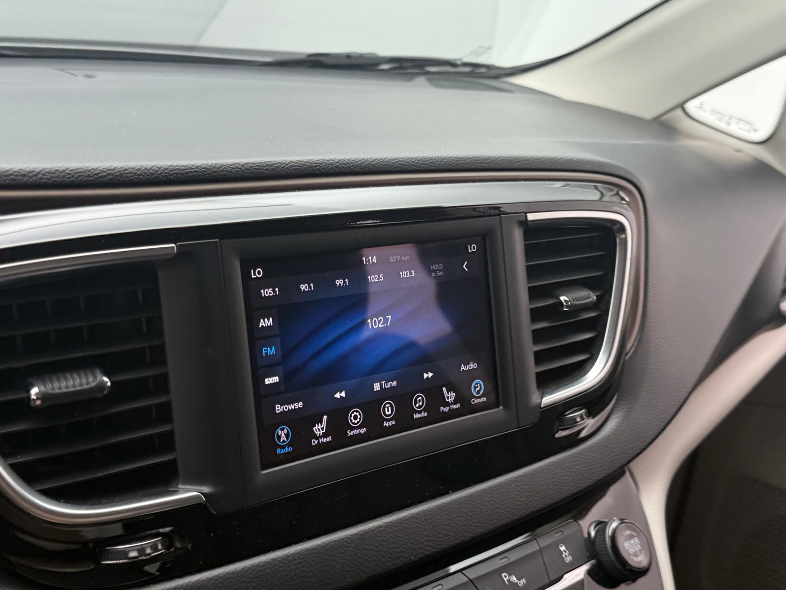 Thumbnail: 2018 Chrysler Pacifica - 3