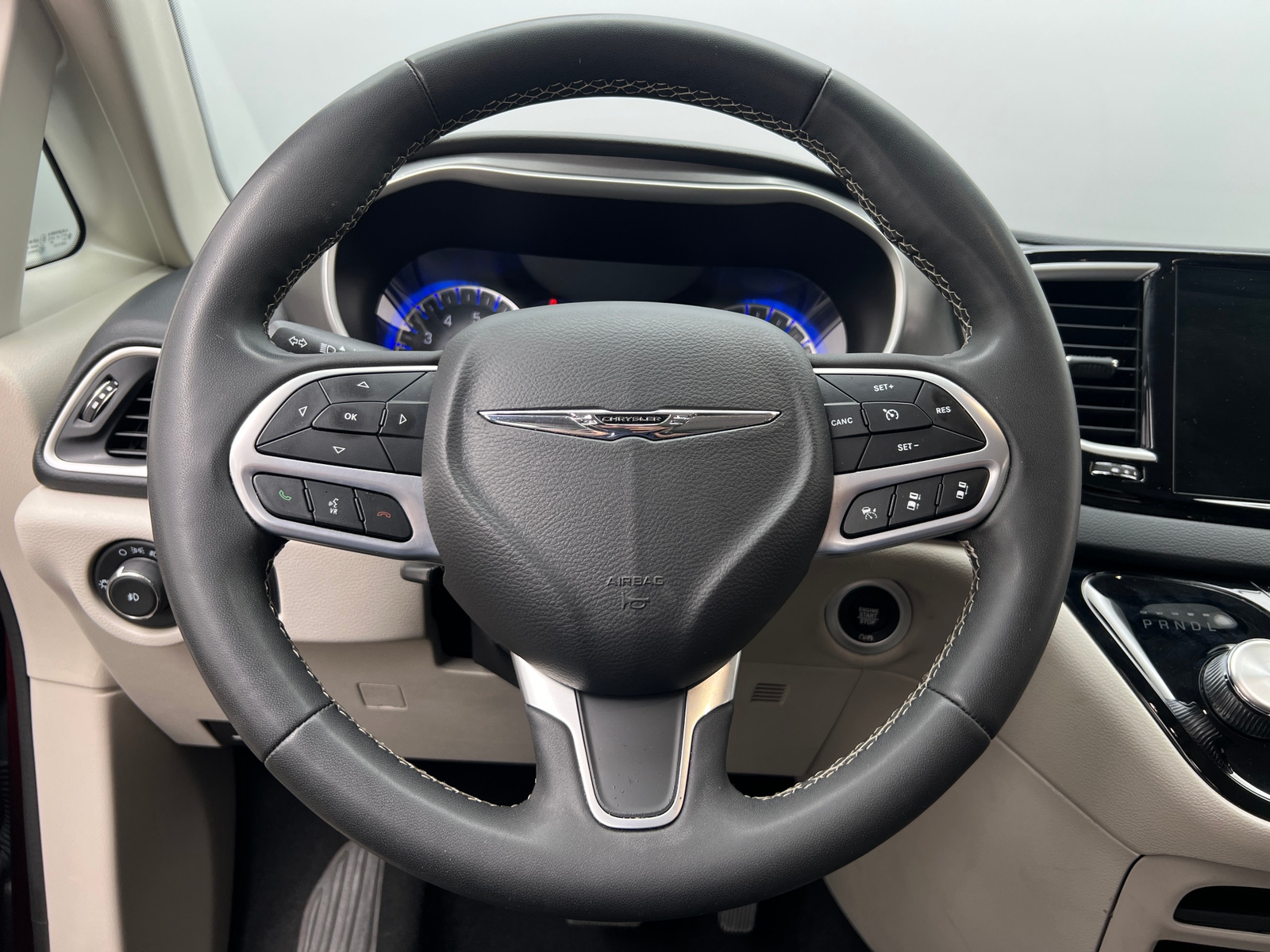 Thumbnail: 2023 Chrysler Pacifica - 4