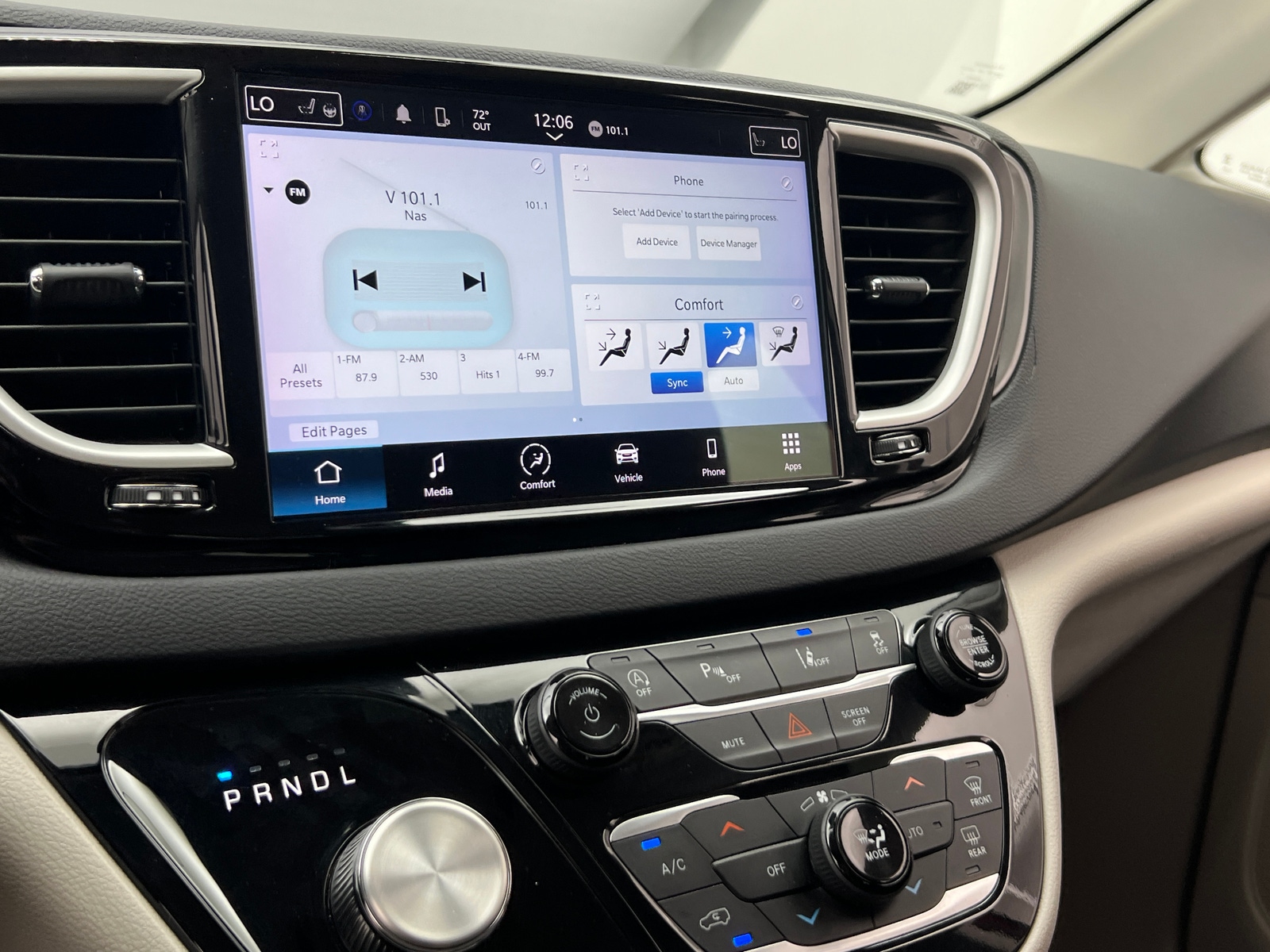 Thumbnail: 2023 Chrysler Pacifica - 3