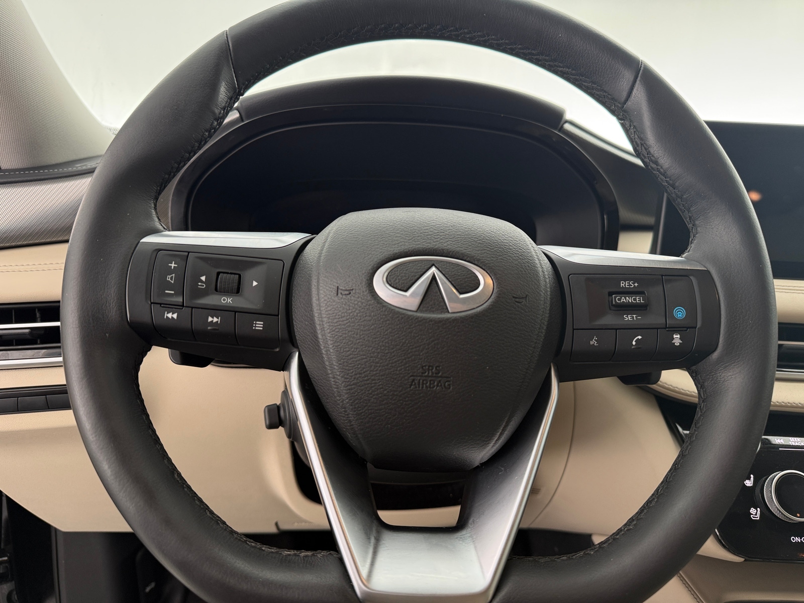 Thumbnail: 2023 INFINITI QX60 - 4