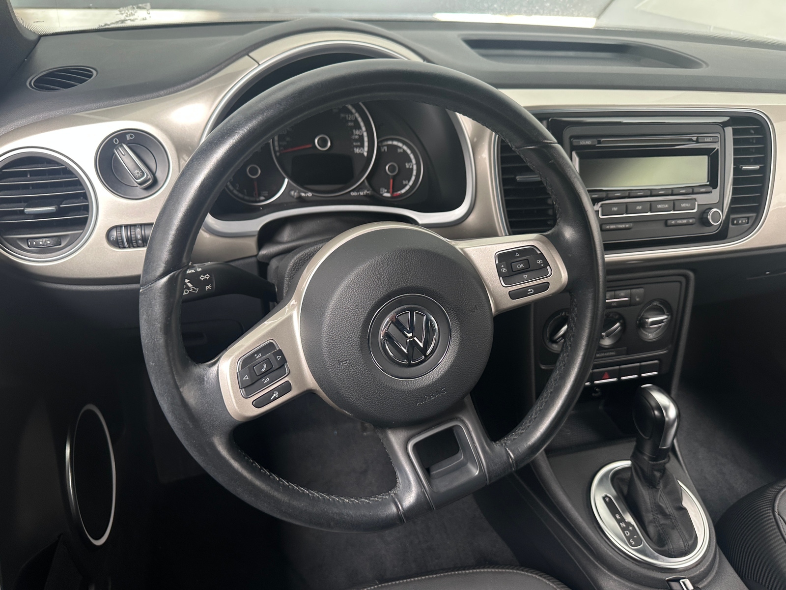 Thumbnail: 2014 Volkswagen Beetle - 4