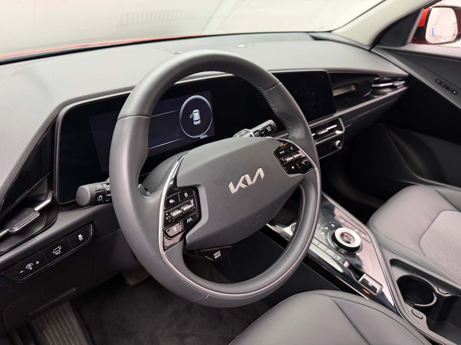Thumbnail: 2023 Kia Niro - 4