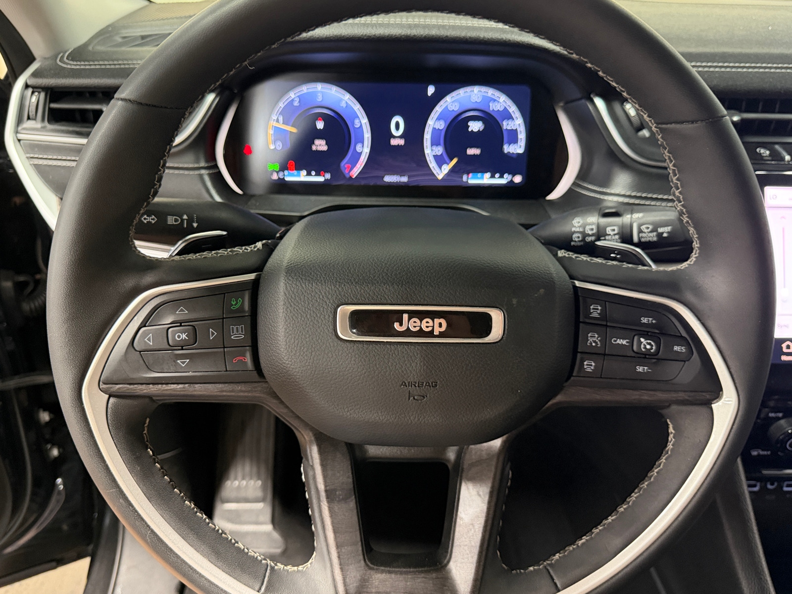 Thumbnail: 2023 Jeep Grand Cherokee L - 4