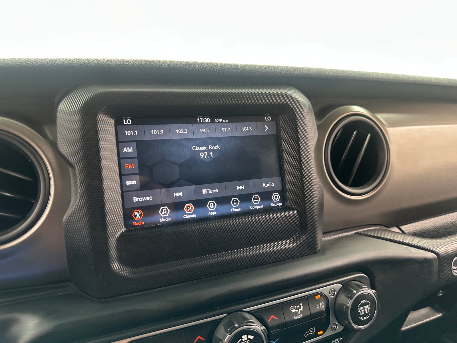 Thumbnail: 2018 Jeep Wrangler - 3