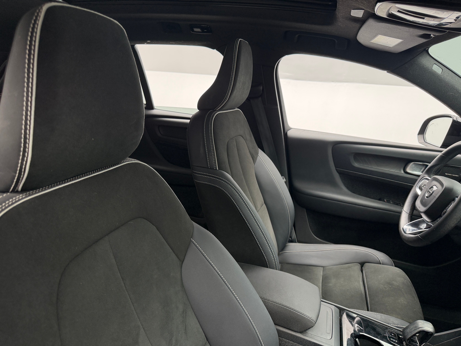 Thumbnail: 2023 Volvo XC40 - 2